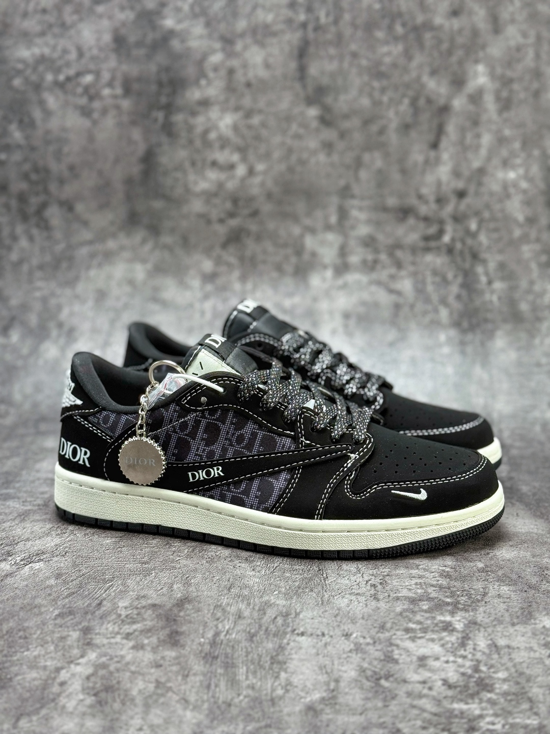 Travis Scott x Nike Air Jordan 1 Low x DIOR Air Jordan 1 Low 反转黑白小勾满天星倒钩 纯原版本 JW1188-167