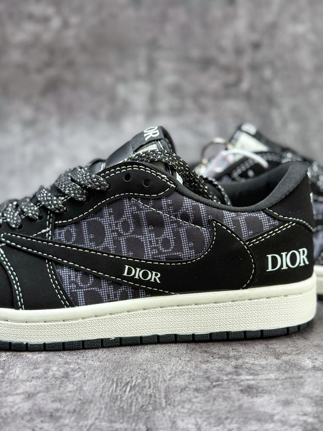 Travis Scott x Nike Air Jordan 1 Low x DIOR Air Jordan 1 Low 反转黑白小勾满天星倒钩 纯原版本 JW1188-167
