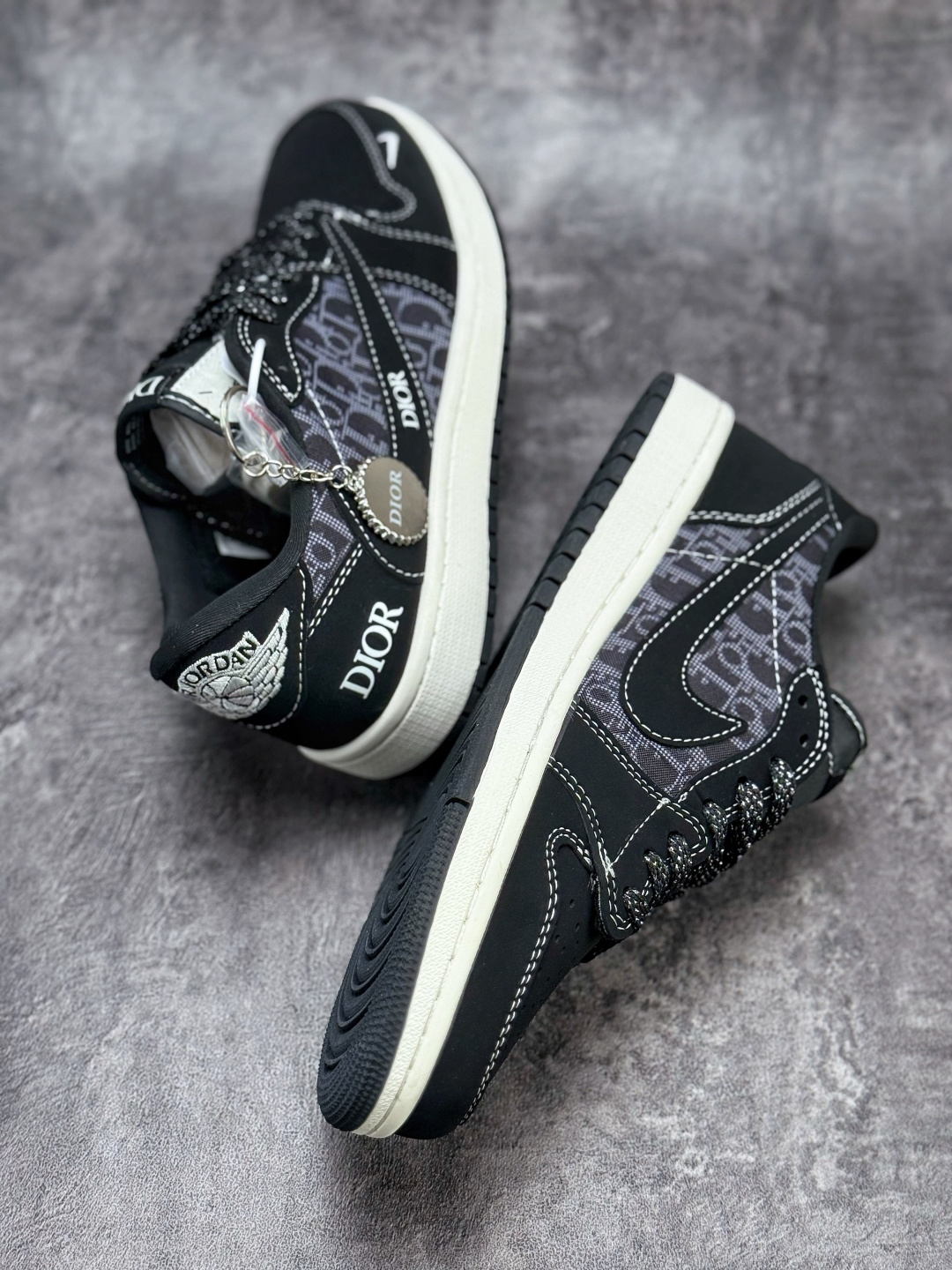Travis Scott x Nike Air Jordan 1 Low x DIOR Air Jordan 1 Low 反转黑白小勾满天星倒钩 纯原版本 JW1188-167