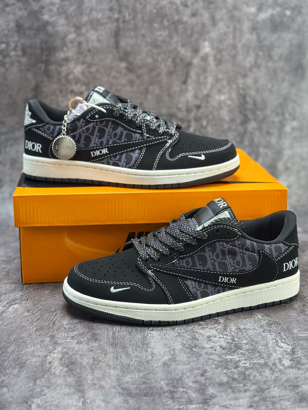 Travis Scott x Nike Air Jordan 1 Low x DIOR Air Jordan 1 Low 反转黑白小勾满天星倒钩 纯原版本 JW1188-167