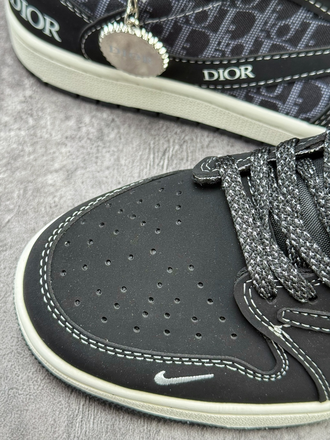 Travis Scott x Nike Air Jordan 1 Low x DIOR Air Jordan 1 Low 反转黑白小勾满天星倒钩 纯原版本 JW1188-167