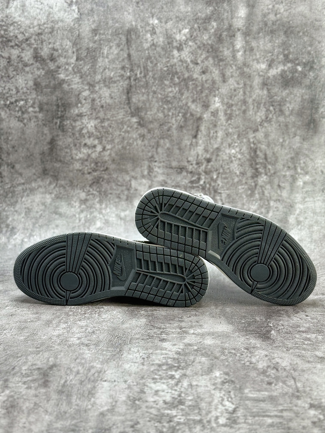 Travis Scott x Nike Air Jordan 1 Low x DIOR Air Jordan 1 Low 反转黑白小勾满天星倒钩 纯原版本 JW1188-167