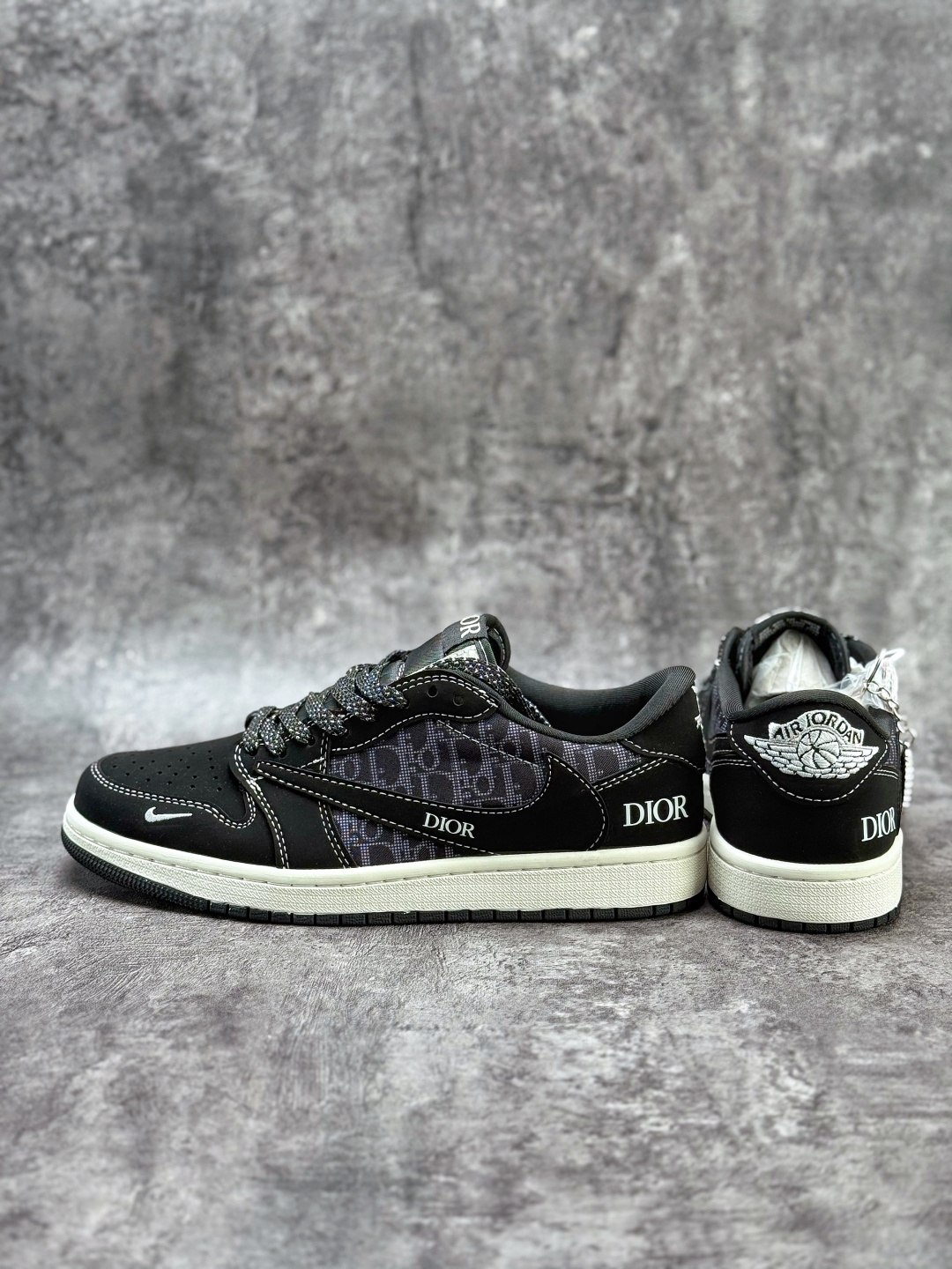 Travis Scott x Nike Air Jordan 1 Low x DIOR Air Jordan 1 Low 反转黑白小勾满天星倒钩 纯原版本 JW1188-167