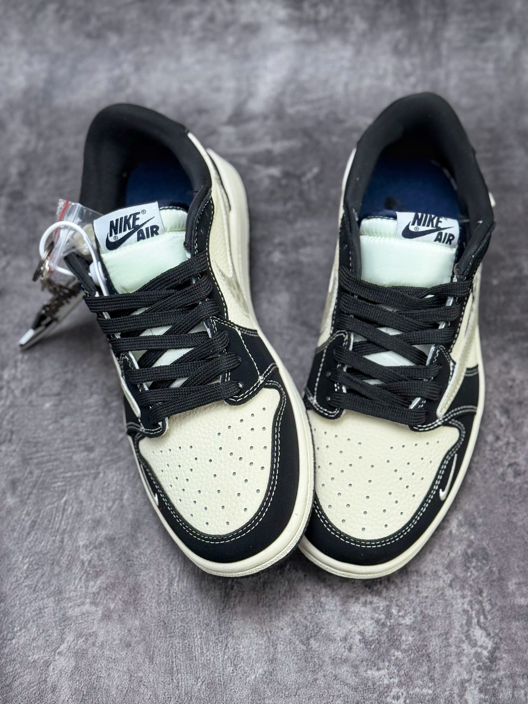 230 Travis Scott x Nike Air Jordan 1 Low x Stussy Air Jordan 1 Low 反转黑白小勾倒钩 纯原版本 DD7866-102