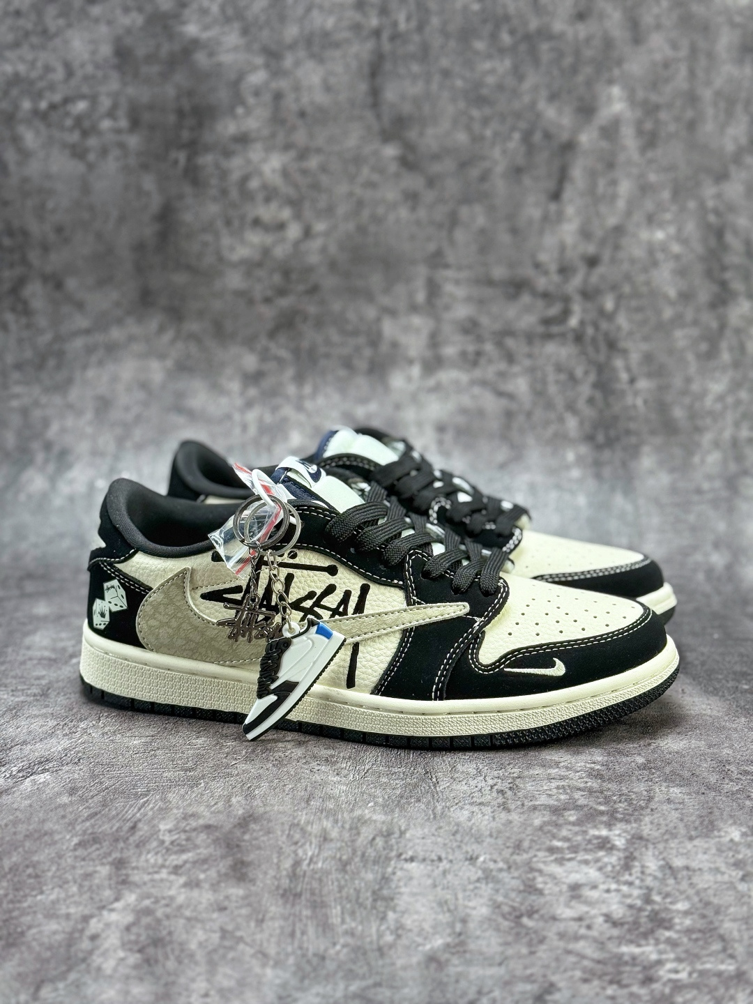 230 Travis Scott x Nike Air Jordan 1 Low x Stussy Air Jordan 1 Low 反转黑白小勾倒钩 纯原版本 DD7866-102