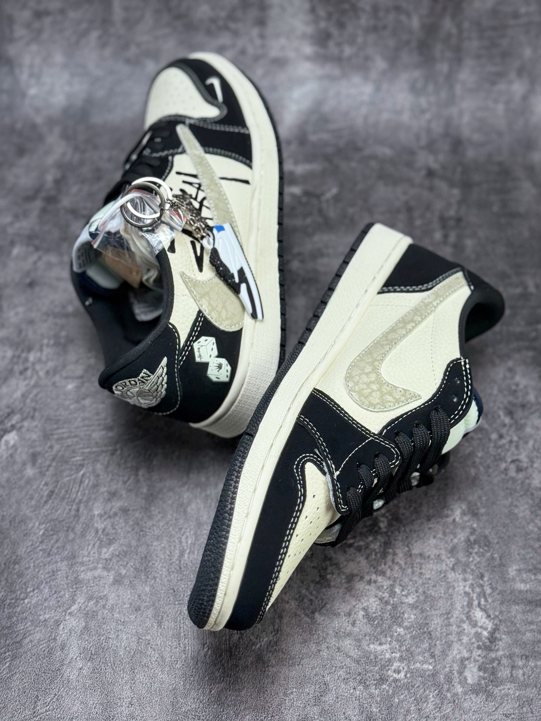230 Travis Scott x Nike Air Jordan 1 Low x Stussy Air Jordan 1 Low 反转黑白小勾倒钩 纯原版本 DD7866-102