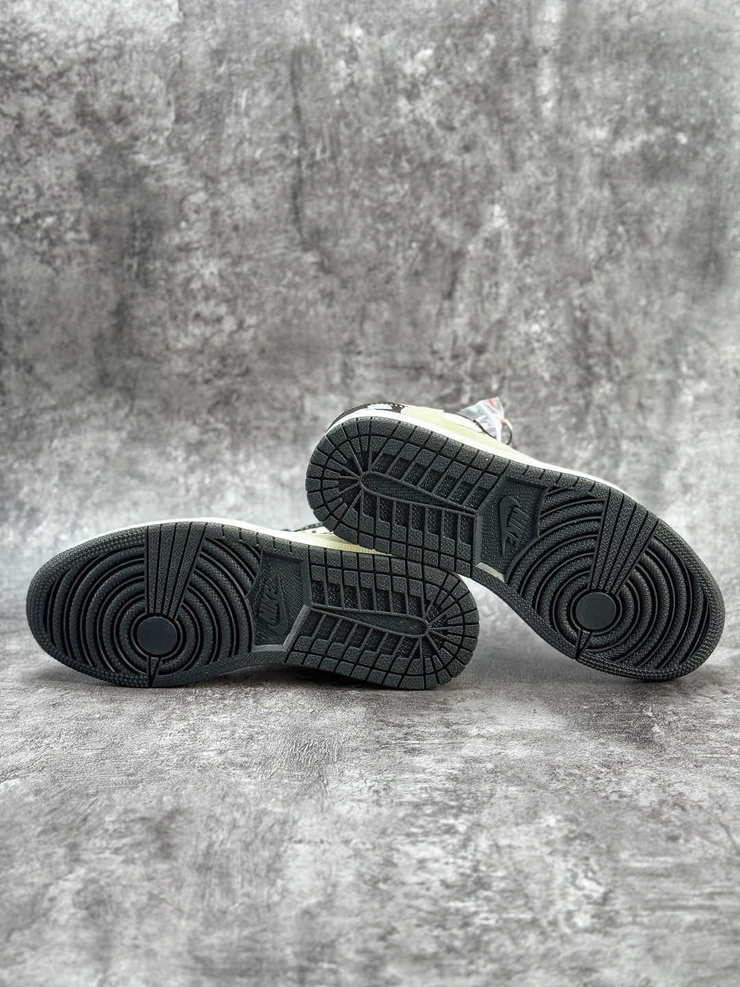 230 Travis Scott x Nike Air Jordan 1 Low x Stussy Air Jordan 1 Low 反转黑白小勾倒钩 纯原版本 DD7866-102