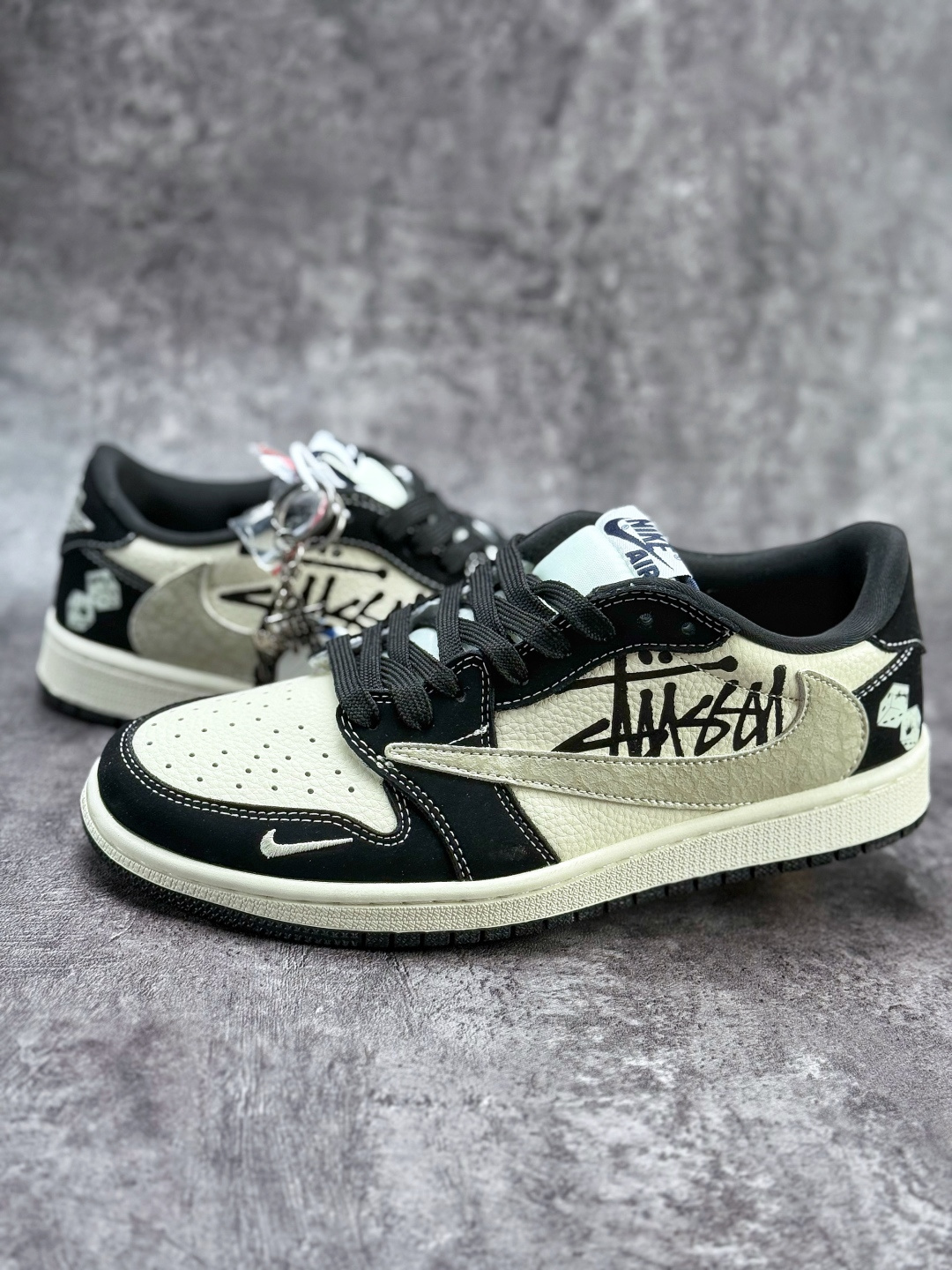 230 Travis Scott x Nike Air Jordan 1 Low x Stussy Air Jordan 1 Low 反转黑白小勾倒钩 纯原版本 DD7866-102