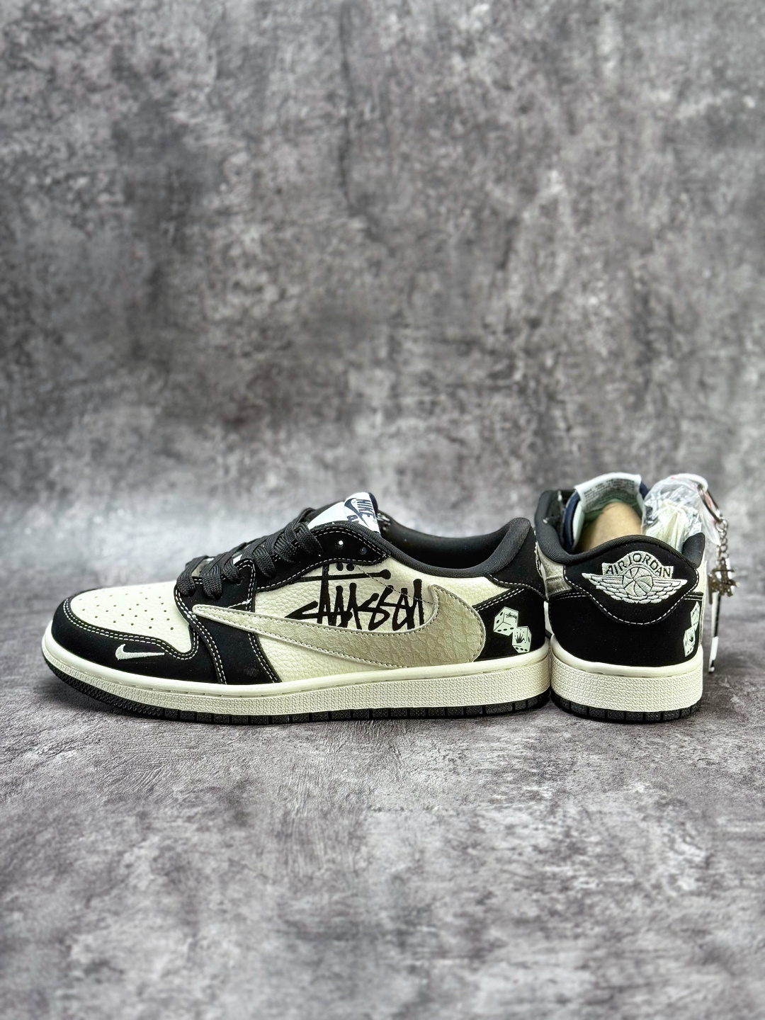 230 Travis Scott x Nike Air Jordan 1 Low x Stussy Air Jordan 1 Low 反转黑白小勾倒钩 纯原版本 DD7866-102