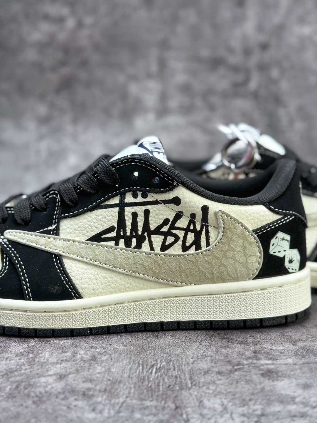 230 Travis Scott x Nike Air Jordan 1 Low x Stussy Air Jordan 1 Low 反转黑白小勾倒钩 纯原版本 DD7866-102