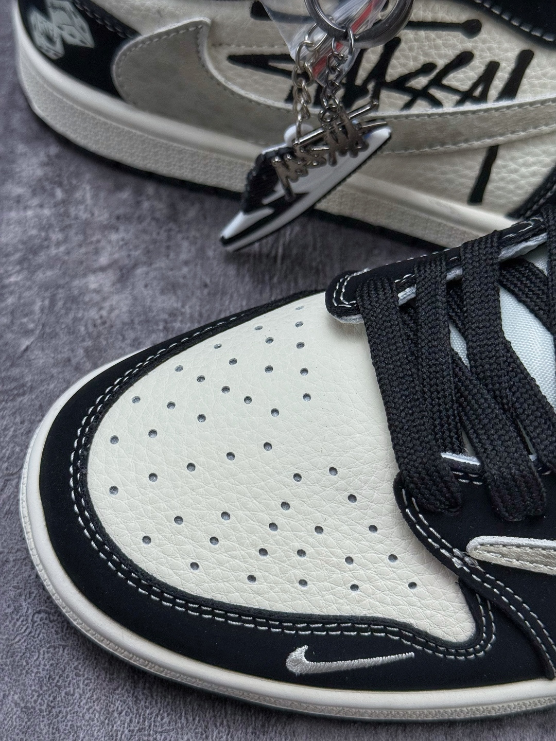 230 Travis Scott x Nike Air Jordan 1 Low x Stussy Air Jordan 1 Low 反转黑白小勾倒钩 纯原版本 DD7866-102