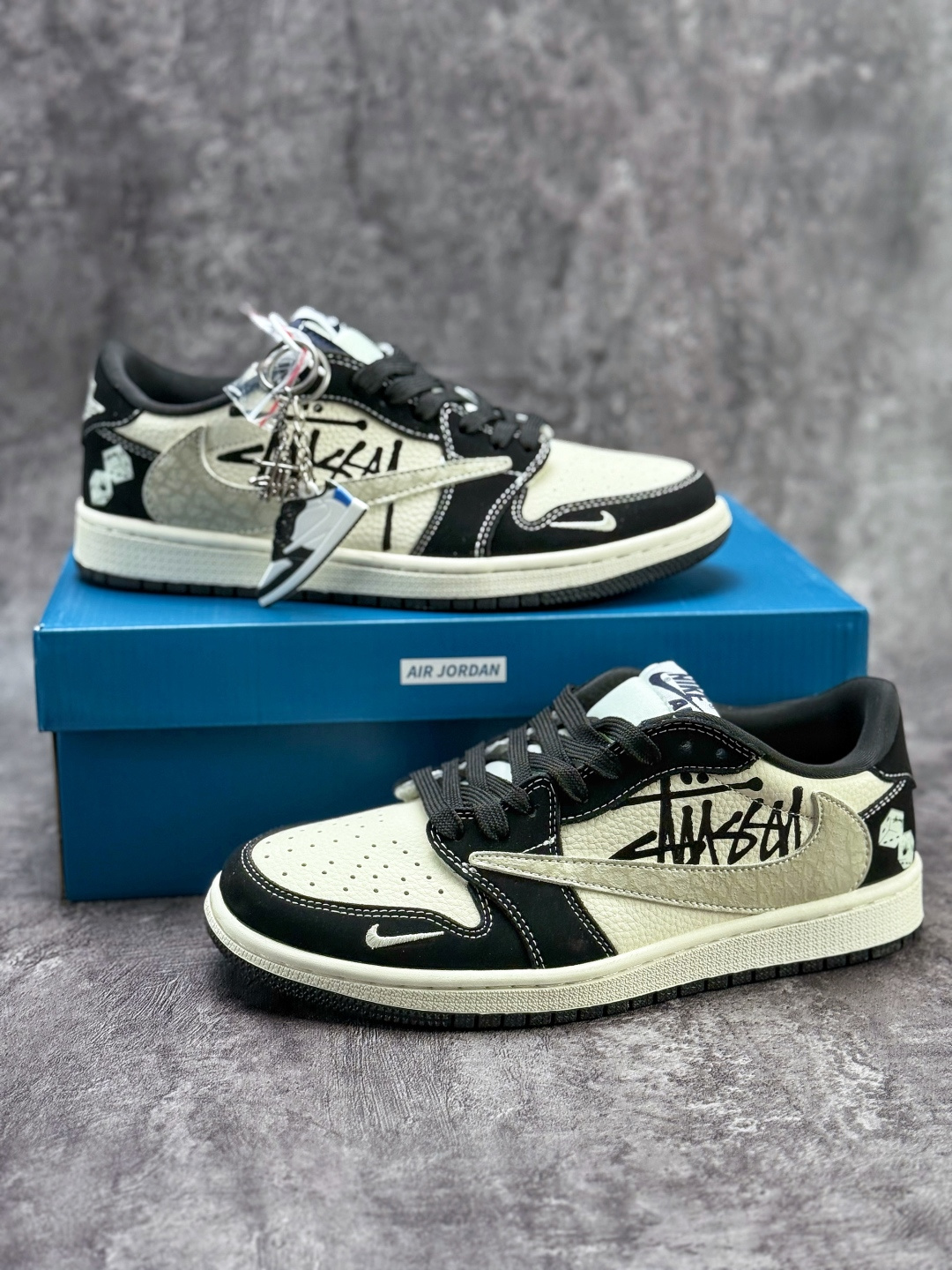 230 Travis Scott x Nike Air Jordan 1 Low x Stussy Air Jordan 1 Low 反转黑白小勾倒钩 纯原版本 DD7866-102