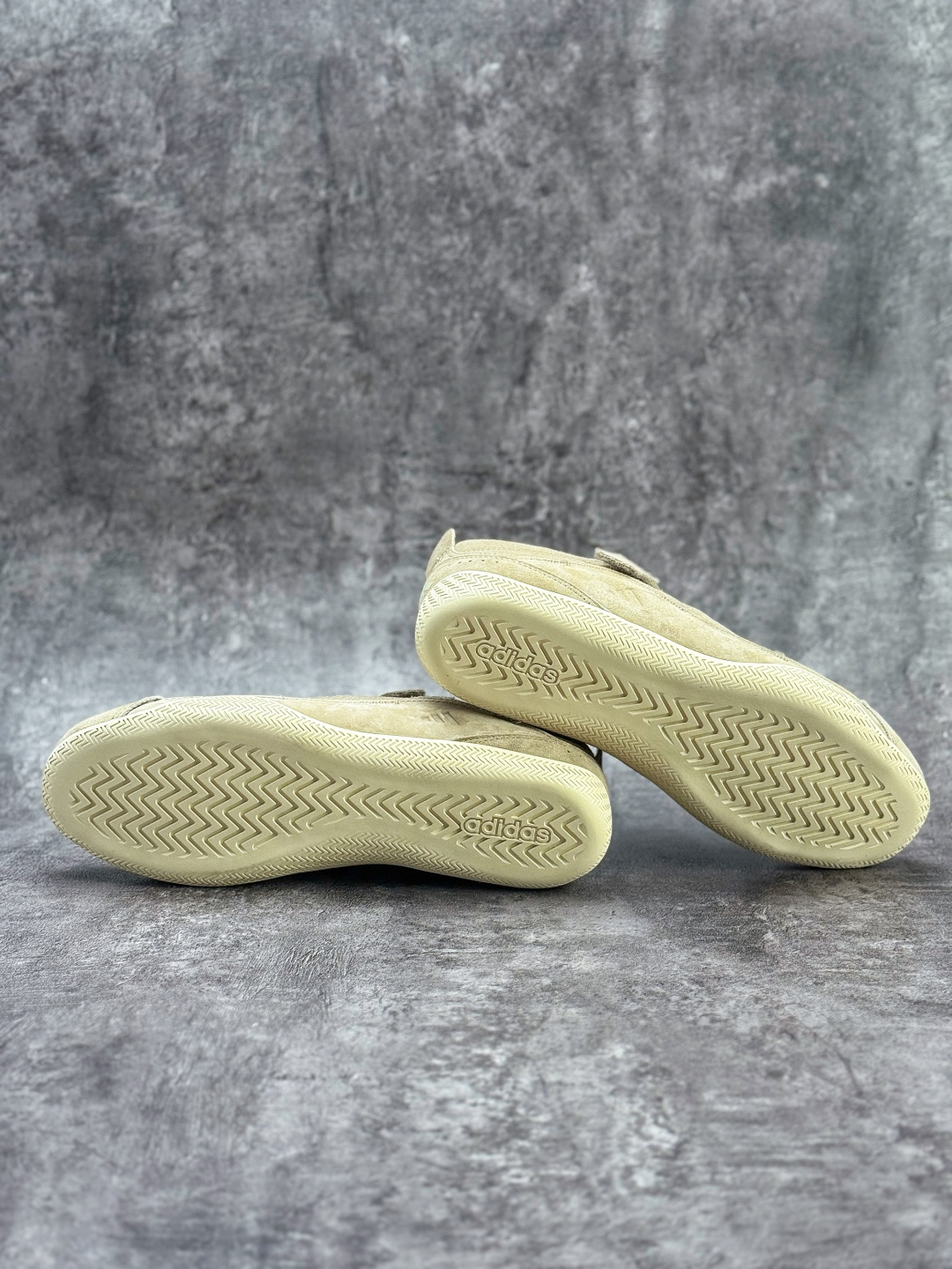 Adidas FOS 舒适时尚 防滑耐磨 低帮 生活休闲鞋 JS2444