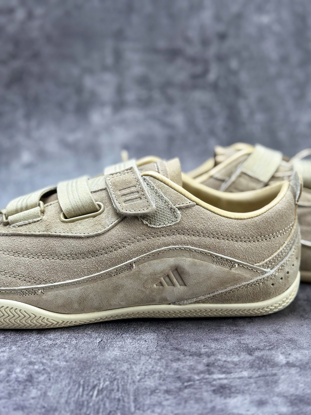 Adidas FOS 舒适时尚 防滑耐磨 低帮 生活休闲鞋 JS2444