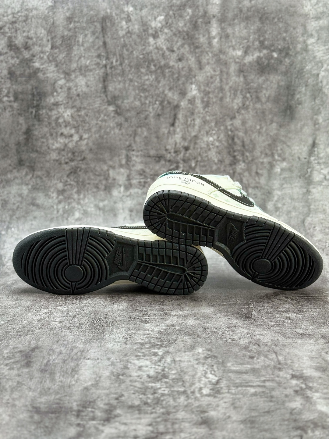 Nike SB Dunk Low x Louis Vuitton 白蓝满天星 纯原大厂出品 极力推荐 XS6089-626-莆田鞋,莆田鞋货源,高仿鞋,高仿鞋货源,安福档口,莆田高仿鞋,莆田鞋批发,高仿鞋批发,莆田高仿运动鞋,高仿运动鞋,莆田运动鞋 Nike SB Dunk Low x Louis Vuitton 白蓝满天星 纯原大厂出品 极力推荐 XS6089-626