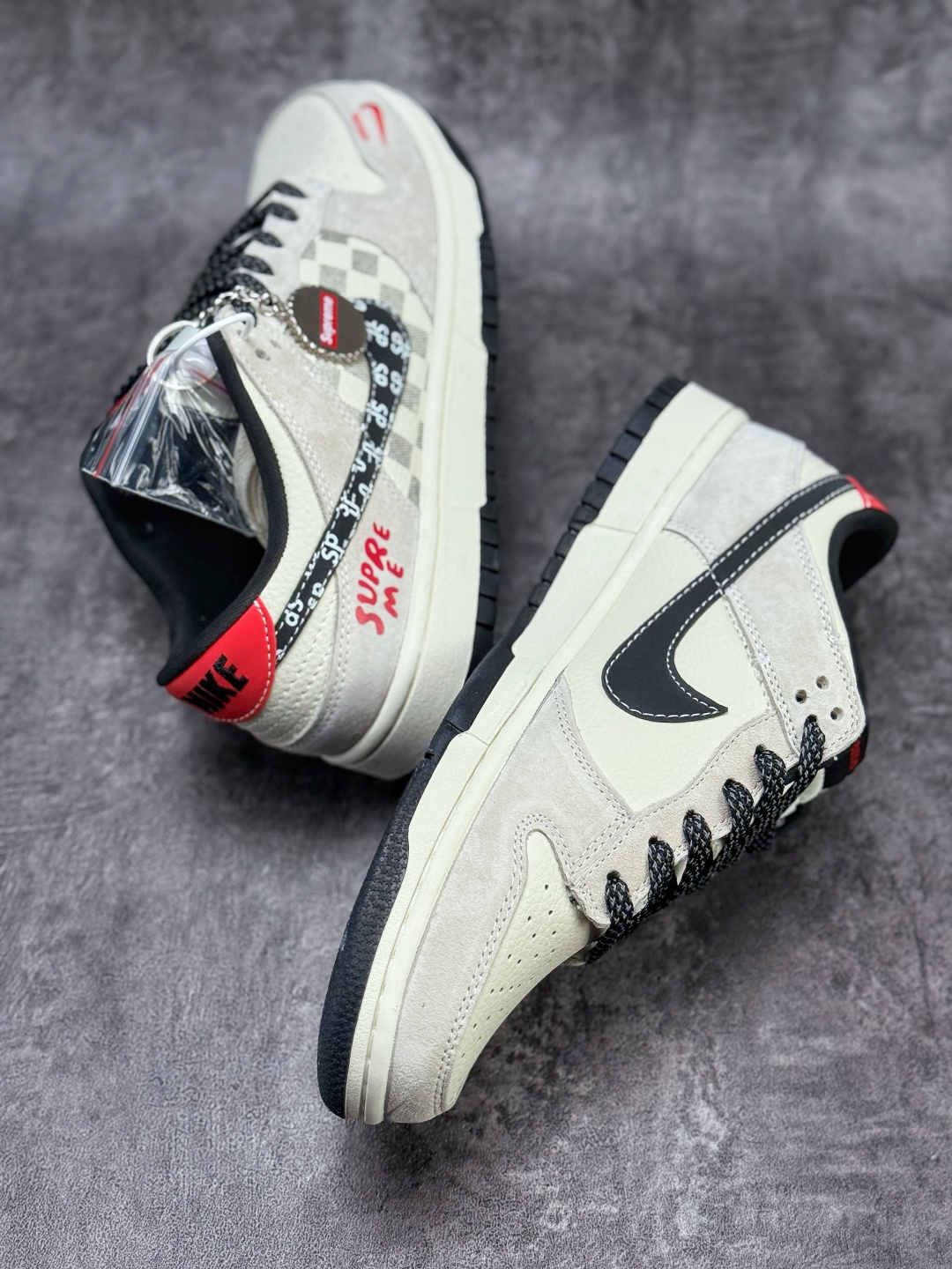 Nike SB Dunk Low x Superme 灰白黑小勾满天星 纯原大厂出品 极力推荐 SD8888-007-莆田鞋,莆田鞋货源,高仿鞋,高仿鞋货源,安福档口,莆田高仿鞋,莆田鞋批发,高仿鞋批发,莆田高仿运动鞋,高仿运动鞋,莆田运动鞋 Nike SB Dunk Low x Superme 灰白黑小勾满天星 纯原大厂出品 极力推荐 SD8888-007