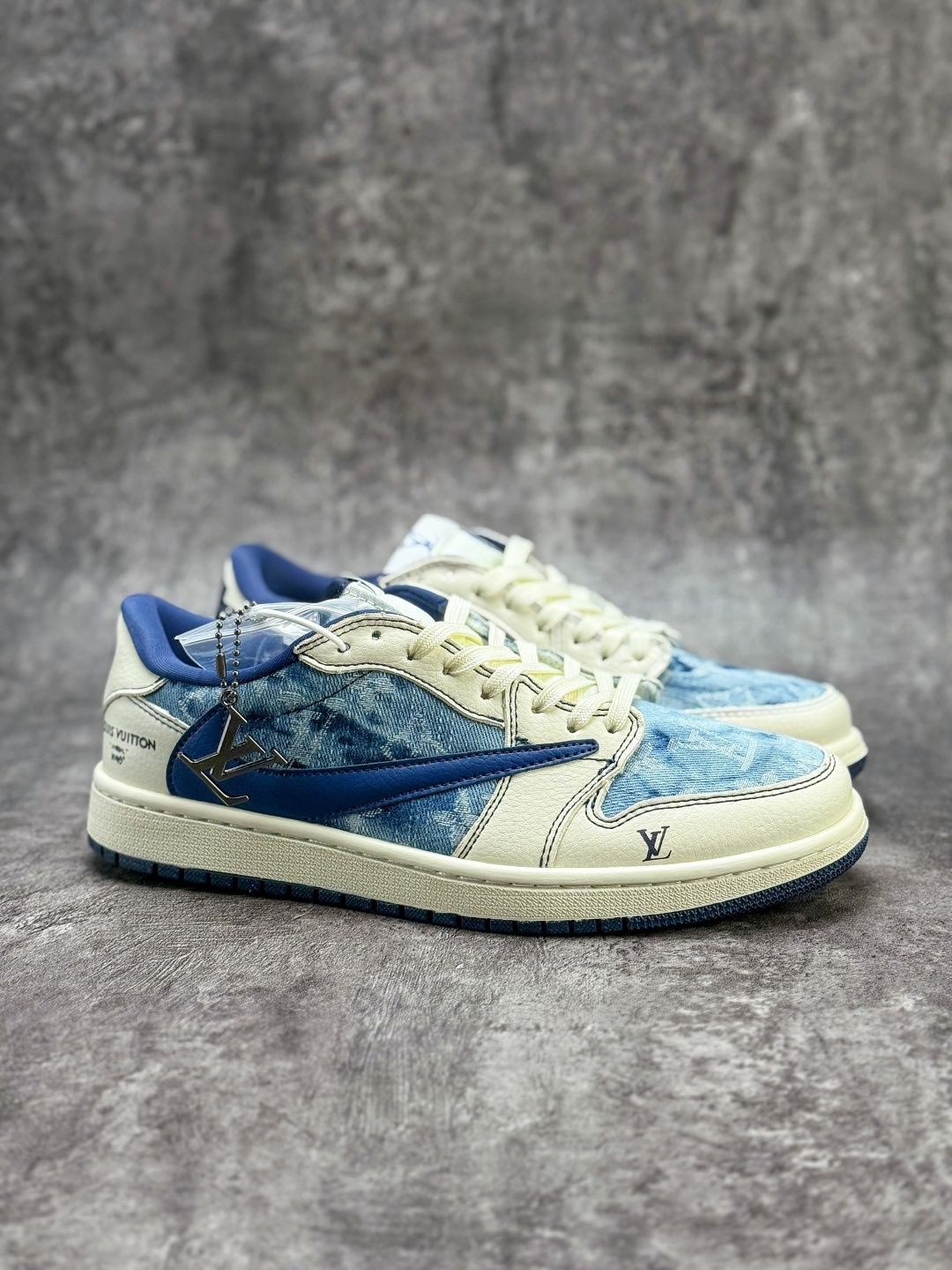 Travis Scott x Nike Air Jordan 1 Low x Louis Vuitton Air Jordan 1 Low 反转白蓝牛仔倒钩 纯原版本 LD2028-046-莆田鞋,莆田鞋货源,高仿鞋,高仿鞋货源,安福档口,莆田高仿鞋,莆田鞋批发,高仿鞋批发,莆田高仿运动鞋,高仿运动鞋,莆田运动鞋 Travis Scott x Nike Air Jordan 1 Low x Louis Vuitton Air Jordan 1 Low 反转白蓝牛仔倒钩 纯原版本 LD2028-046