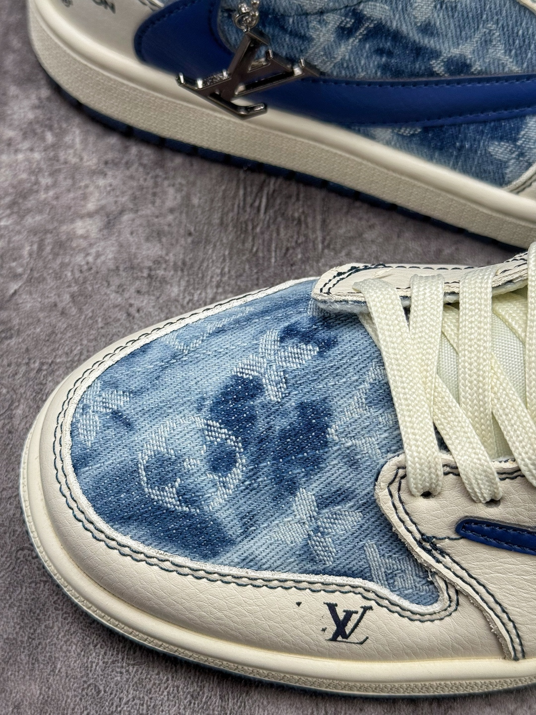 Travis Scott x Nike Air Jordan 1 Low x Louis Vuitton Air Jordan 1 Low 反转白蓝牛仔倒钩 纯原版本 LD2028-046-莆田鞋,莆田鞋货源,高仿鞋,高仿鞋货源,安福档口,莆田高仿鞋,莆田鞋批发,高仿鞋批发,莆田高仿运动鞋,高仿运动鞋,莆田运动鞋 Travis Scott x Nike Air Jordan 1 Low x Louis Vuitton Air Jordan 1 Low 反转白蓝牛仔倒钩 纯原版本 LD2028-046
