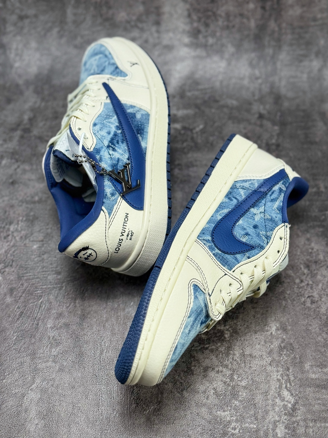 Travis Scott x Nike Air Jordan 1 Low x Louis Vuitton Air Jordan 1 Low 反转白蓝牛仔倒钩 纯原版本 LD2028-046-莆田鞋,莆田鞋货源,高仿鞋,高仿鞋货源,安福档口,莆田高仿鞋,莆田鞋批发,高仿鞋批发,莆田高仿运动鞋,高仿运动鞋,莆田运动鞋 Travis Scott x Nike Air Jordan 1 Low x Louis Vuitton Air Jordan 1 Low 反转白蓝牛仔倒钩 纯原版本 LD2028-046