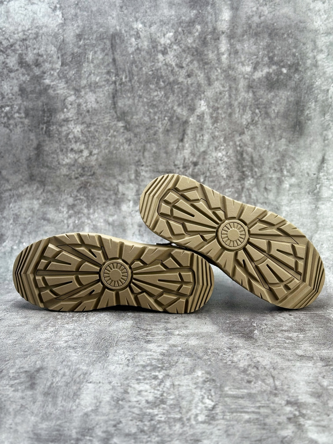 290 新货UGG 2025秋冬新品（内里加绒保暖）秋冬必备 男女同款户外中帮休闲马丁靴雪地靴系列