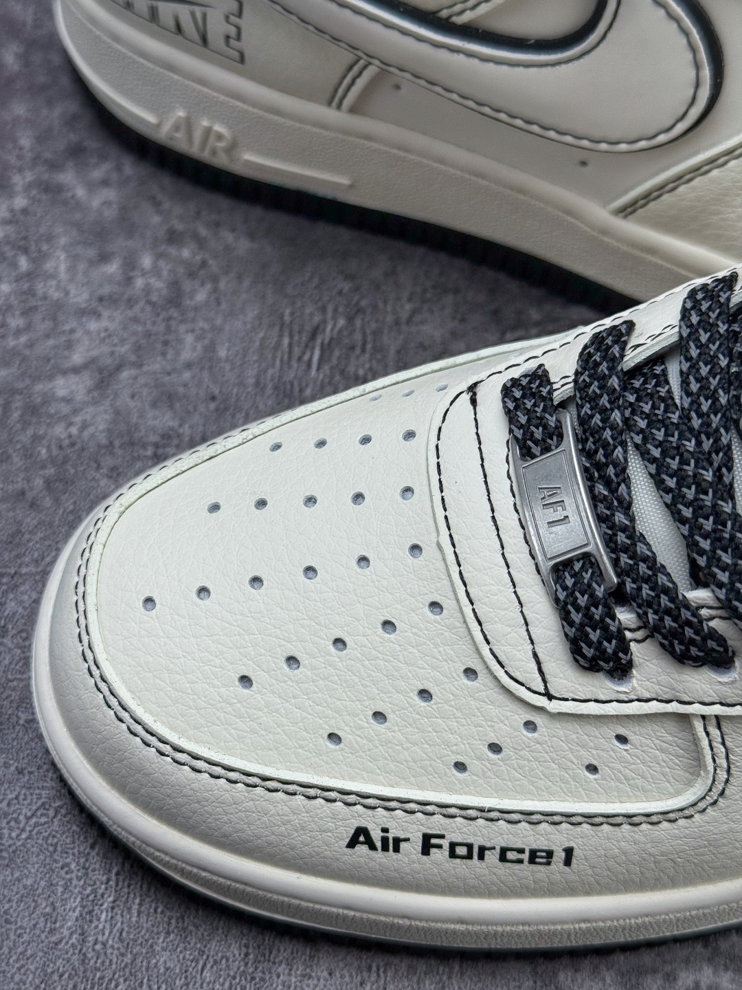 Nike Air Force 1 Low 07 白黑满天星 JP8028-060-莆田鞋,莆田鞋货源,高仿鞋,高仿鞋货源,安福档口,莆田高仿鞋,莆田鞋批发,高仿鞋批发,莆田高仿运动鞋,高仿运动鞋,莆田运动鞋 Nike Air Force 1 Low 07 白黑满天星 JP8028-060