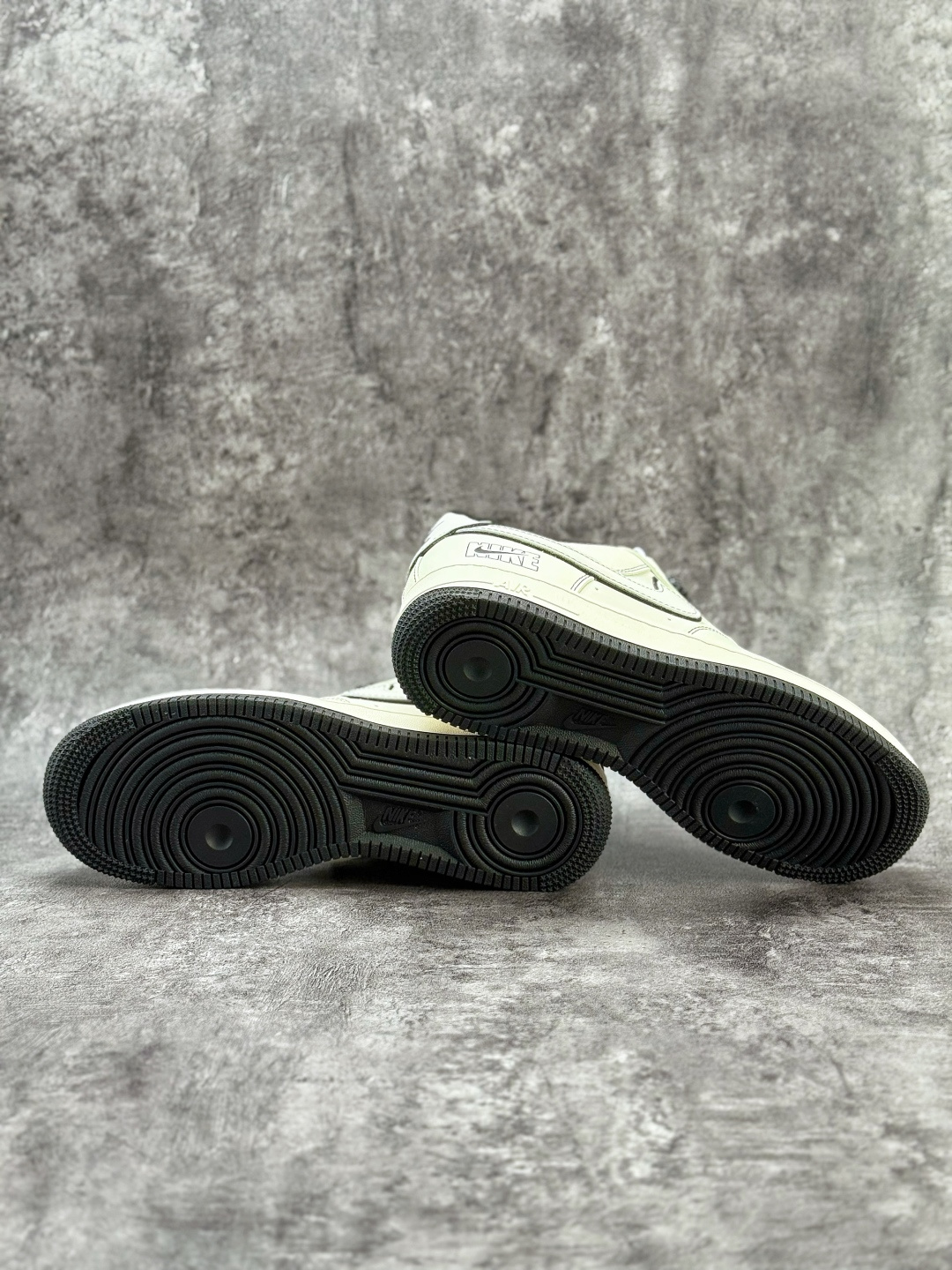 Nike Air Force 1 Low 07 白黑满天星 JP8028-060-莆田鞋,莆田鞋货源,高仿鞋,高仿鞋货源,安福档口,莆田高仿鞋,莆田鞋批发,高仿鞋批发,莆田高仿运动鞋,高仿运动鞋,莆田运动鞋 Nike Air Force 1 Low 07 白黑满天星 JP8028-060