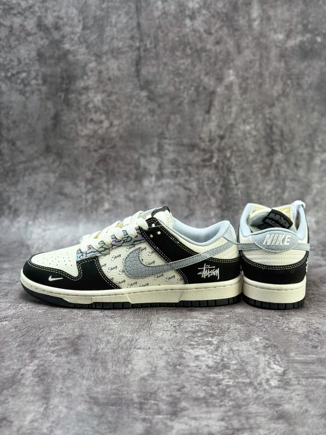 Nike SB Dunk Low x Stussy 黑白小勾 XS6089-635-莆田鞋,莆田鞋货源,高仿鞋,高仿鞋货源,安福档口,莆田高仿鞋,莆田鞋批发,高仿鞋批发,莆田高仿运动鞋,高仿运动鞋,莆田运动鞋 Nike SB Dunk Low x Stussy 黑白小勾 XS6089-635