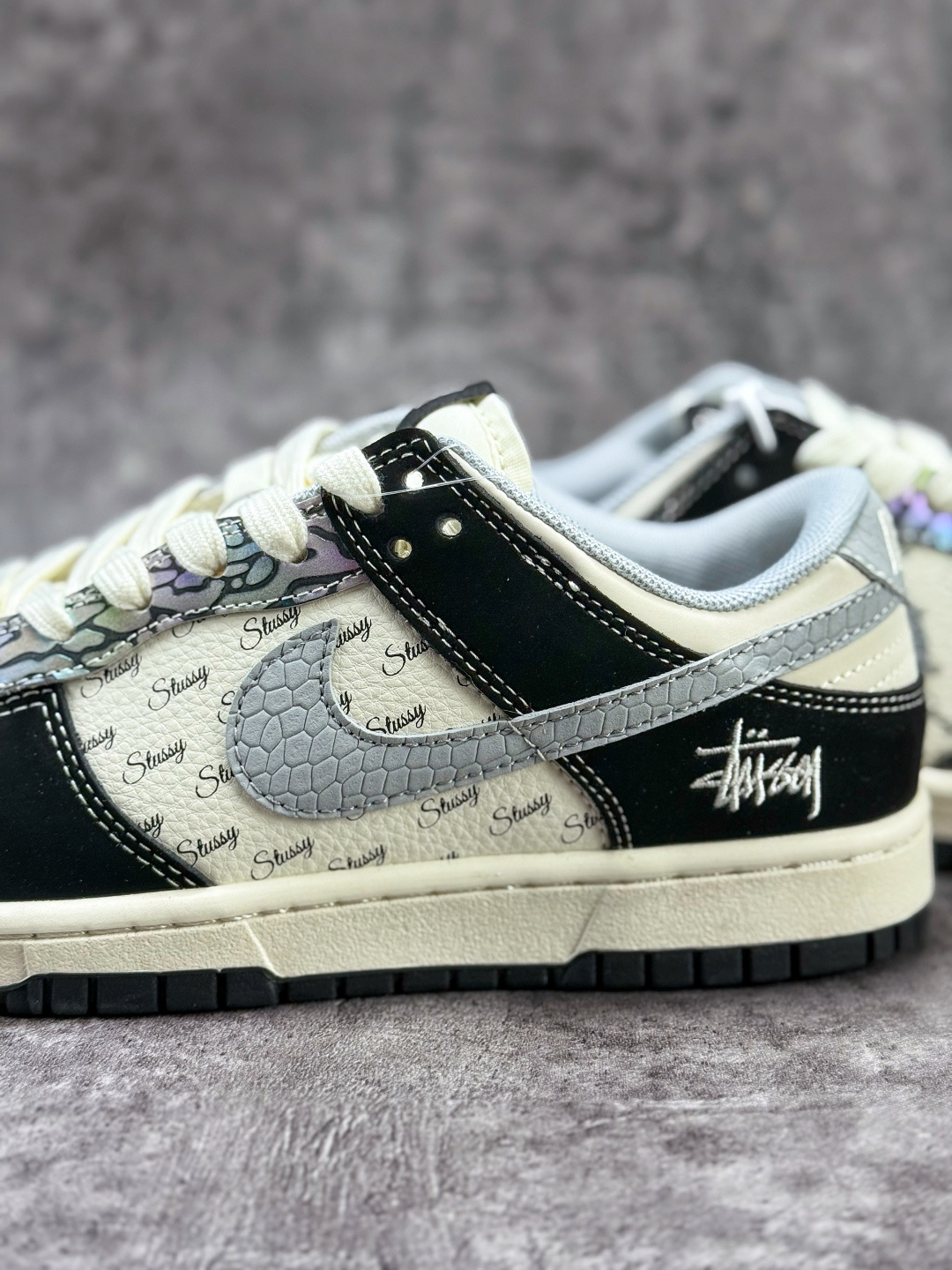 Nike SB Dunk Low x Stussy 黑白小勾 XS6089-635-莆田鞋,莆田鞋货源,高仿鞋,高仿鞋货源,安福档口,莆田高仿鞋,莆田鞋批发,高仿鞋批发,莆田高仿运动鞋,高仿运动鞋,莆田运动鞋 Nike SB Dunk Low x Stussy 黑白小勾 XS6089-635