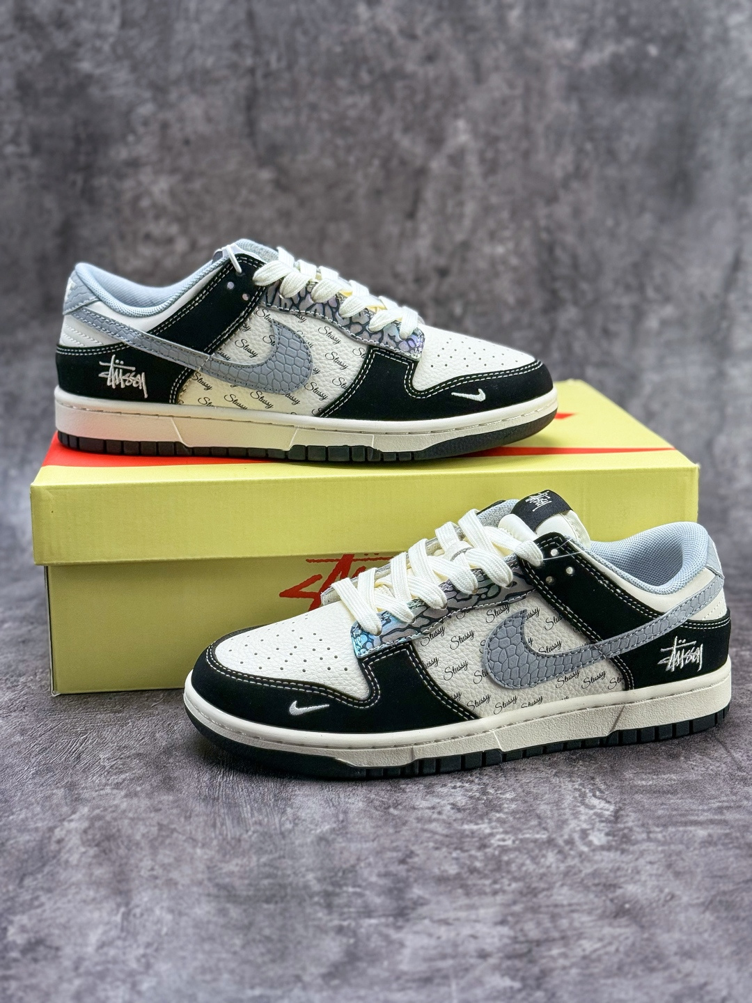 Nike SB Dunk Low x Stussy 黑白小勾 XS6089-635-莆田鞋,莆田鞋货源,高仿鞋,高仿鞋货源,安福档口,莆田高仿鞋,莆田鞋批发,高仿鞋批发,莆田高仿运动鞋,高仿运动鞋,莆田运动鞋 Nike SB Dunk Low x Stussy 黑白小勾 XS6089-635
