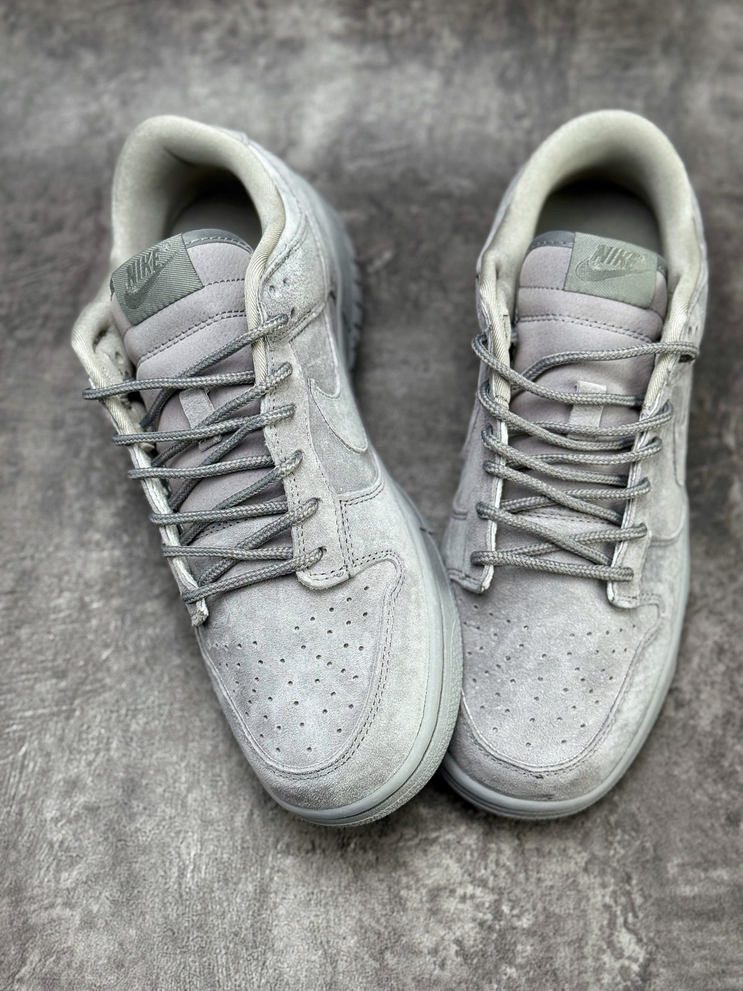 Nike SB Dunk Low x Superme 绒面灰 DD1988-003