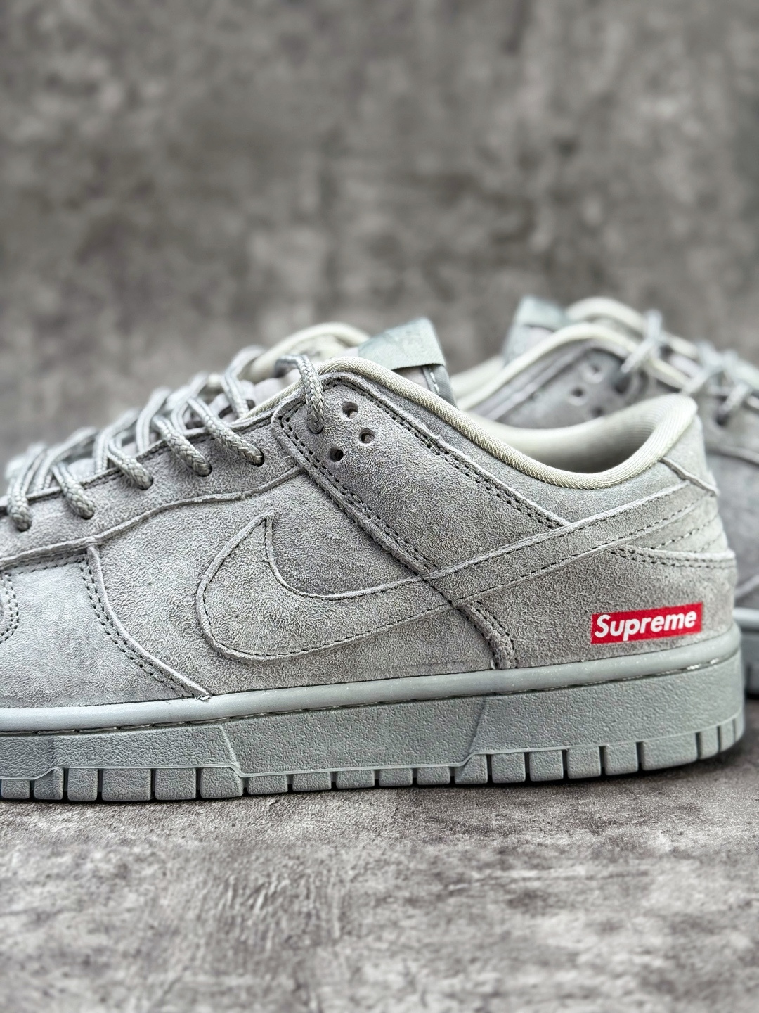 Nike SB Dunk Low x Superme 绒面灰 DD1988-003