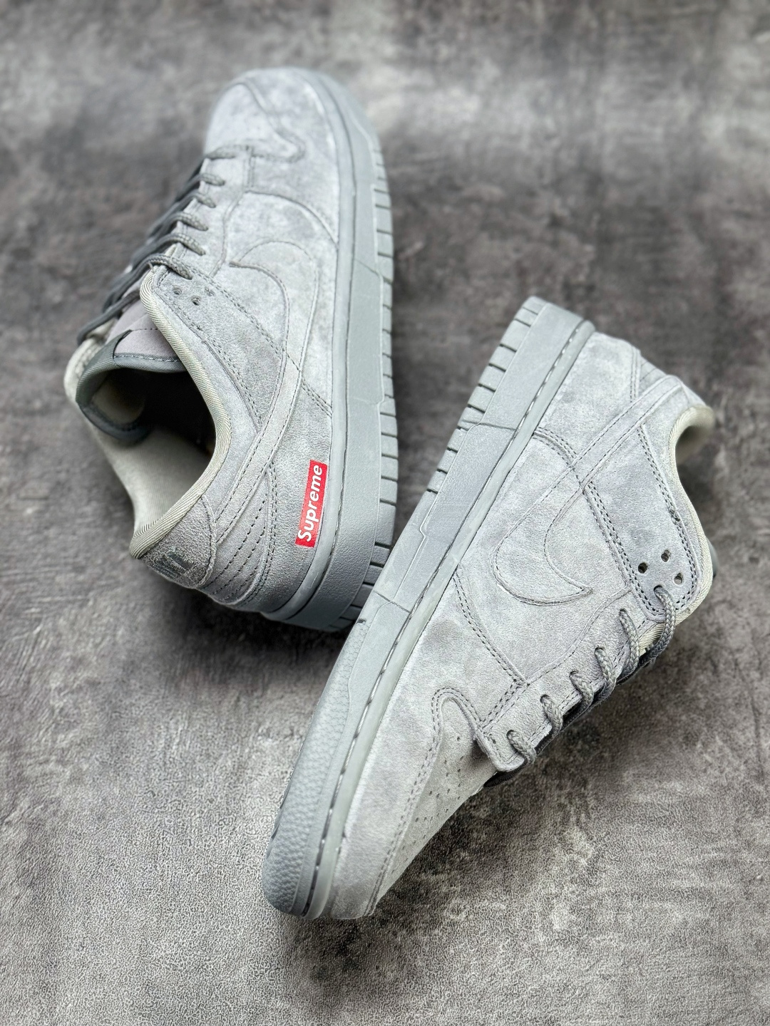 Nike SB Dunk Low x Superme 绒面灰 DD1988-003