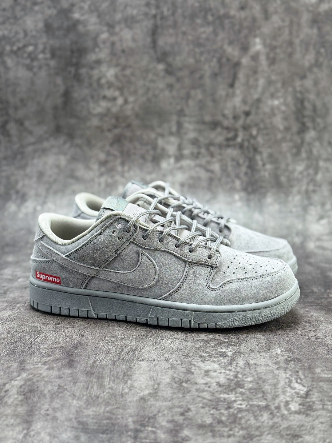 Nike SB Dunk Low x Superme 绒面灰 DD1988-003