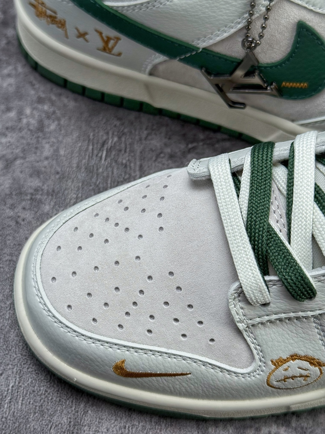 Nike SB Dunk Low x Stussy x Louis Vuitton 灰绿小勾 纯原大厂出品 极力推荐 SG6688-004-莆田鞋,莆田鞋货源,高仿鞋,高仿鞋货源,安福档口,莆田高仿鞋,莆田鞋批发,高仿鞋批发,莆田高仿运动鞋,高仿运动鞋,莆田运动鞋 Nike SB Dunk Low x Stussy x Louis Vuitton 灰绿小勾 纯原大厂出品 极力推荐 SG6688-004