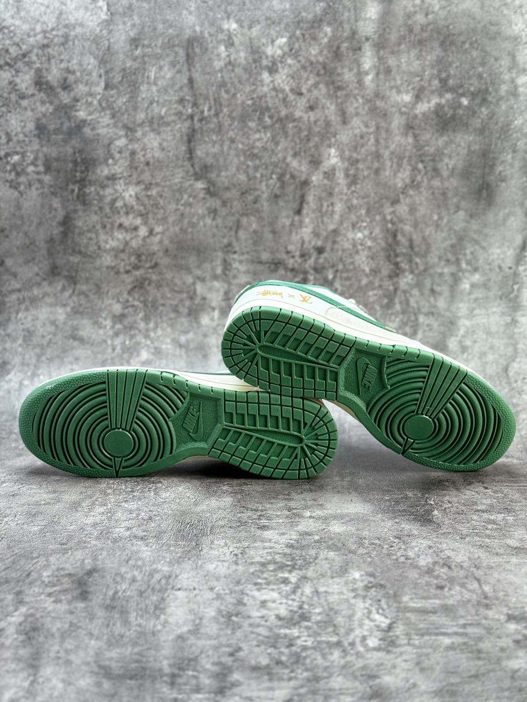 Nike SB Dunk Low x Stussy x Louis Vuitton 灰绿小勾 纯原大厂出品 极力推荐 SG6688-004-莆田鞋,莆田鞋货源,高仿鞋,高仿鞋货源,安福档口,莆田高仿鞋,莆田鞋批发,高仿鞋批发,莆田高仿运动鞋,高仿运动鞋,莆田运动鞋 Nike SB Dunk Low x Stussy x Louis Vuitton 灰绿小勾 纯原大厂出品 极力推荐 SG6688-004