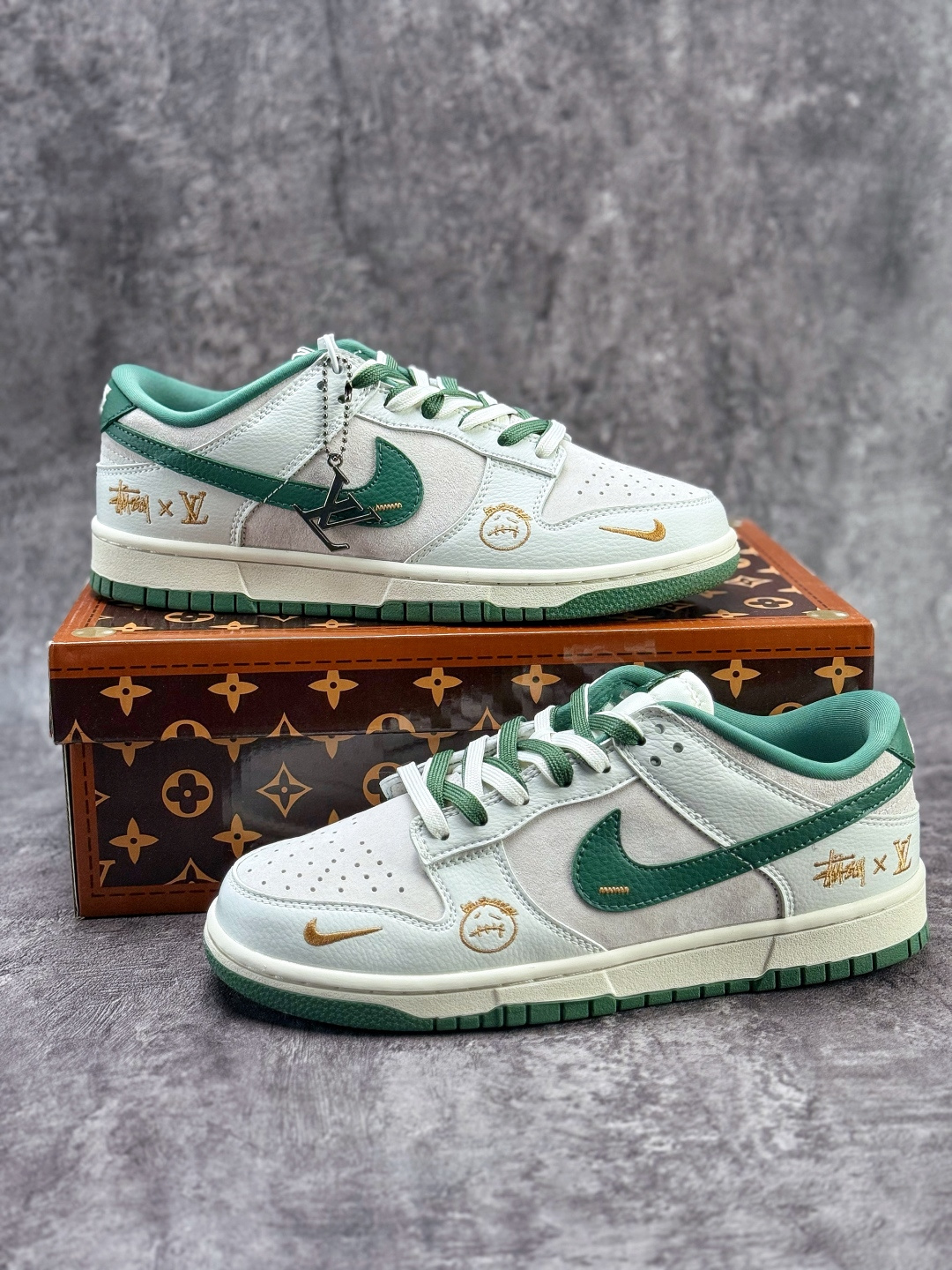 Nike SB Dunk Low x Stussy x Louis Vuitton 灰绿小勾 纯原大厂出品 极力推荐 SG6688-004-莆田鞋,莆田鞋货源,高仿鞋,高仿鞋货源,安福档口,莆田高仿鞋,莆田鞋批发,高仿鞋批发,莆田高仿运动鞋,高仿运动鞋,莆田运动鞋 Nike SB Dunk Low x Stussy x Louis Vuitton 灰绿小勾 纯原大厂出品 极力推荐 SG6688-004