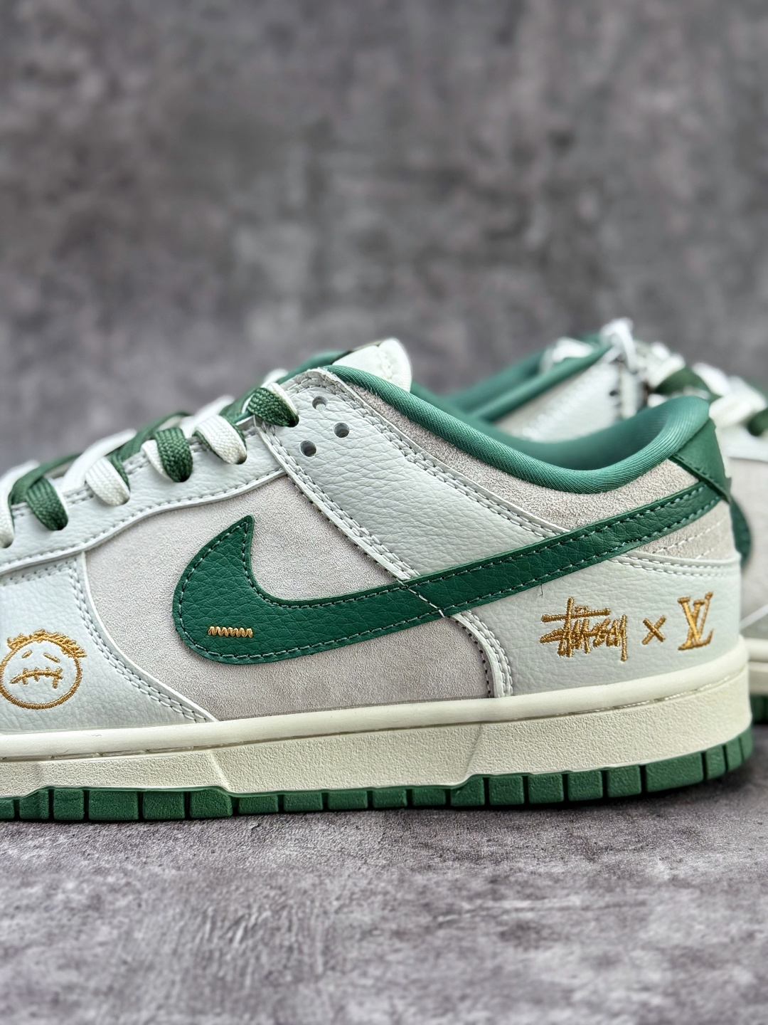 Nike SB Dunk Low x Stussy x Louis Vuitton 灰绿小勾 纯原大厂出品 极力推荐 SG6688-004-莆田鞋,莆田鞋货源,高仿鞋,高仿鞋货源,安福档口,莆田高仿鞋,莆田鞋批发,高仿鞋批发,莆田高仿运动鞋,高仿运动鞋,莆田运动鞋 Nike SB Dunk Low x Stussy x Louis Vuitton 灰绿小勾 纯原大厂出品 极力推荐 SG6688-004
