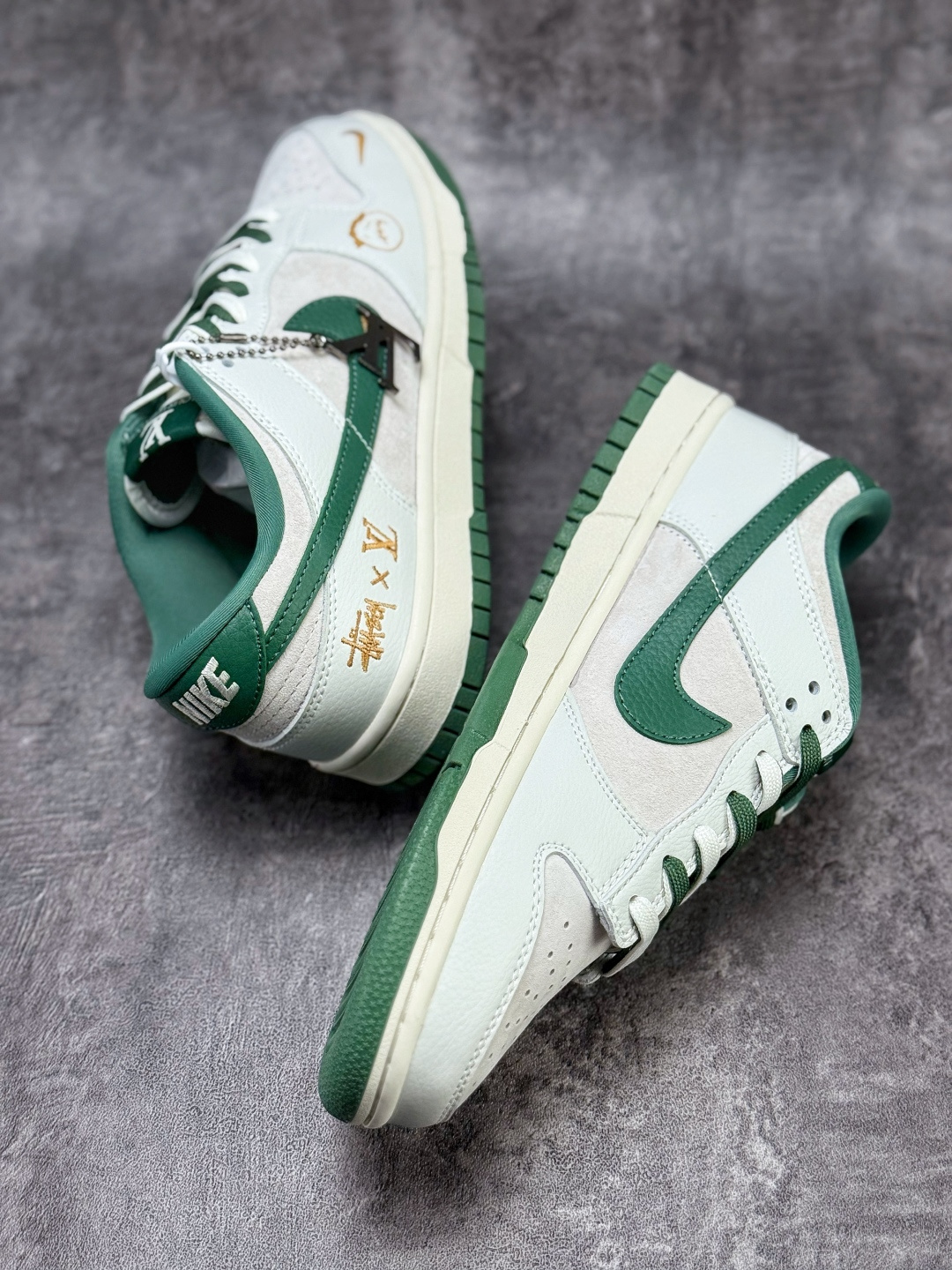 Nike SB Dunk Low x Stussy x Louis Vuitton 灰绿小勾 纯原大厂出品 极力推荐 SG6688-004-莆田鞋,莆田鞋货源,高仿鞋,高仿鞋货源,安福档口,莆田高仿鞋,莆田鞋批发,高仿鞋批发,莆田高仿运动鞋,高仿运动鞋,莆田运动鞋 Nike SB Dunk Low x Stussy x Louis Vuitton 灰绿小勾 纯原大厂出品 极力推荐 SG6688-004