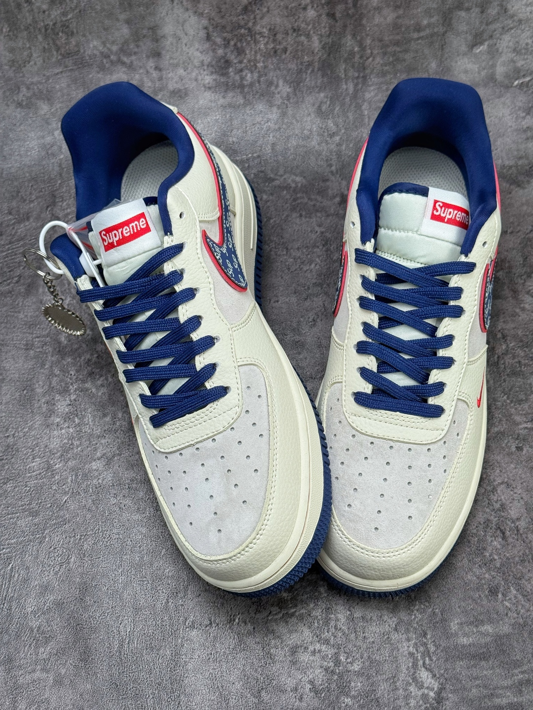 Nike Air Force 1 Low 07 x Superme 白灰蓝三小勾 DD1982-328-莆田鞋,莆田鞋货源,高仿鞋,高仿鞋货源,安福档口,莆田高仿鞋,莆田鞋批发,高仿鞋批发,莆田高仿运动鞋,高仿运动鞋,莆田运动鞋 Nike Air Force 1 Low 07 x Superme 白灰蓝三小勾 DD1982-328