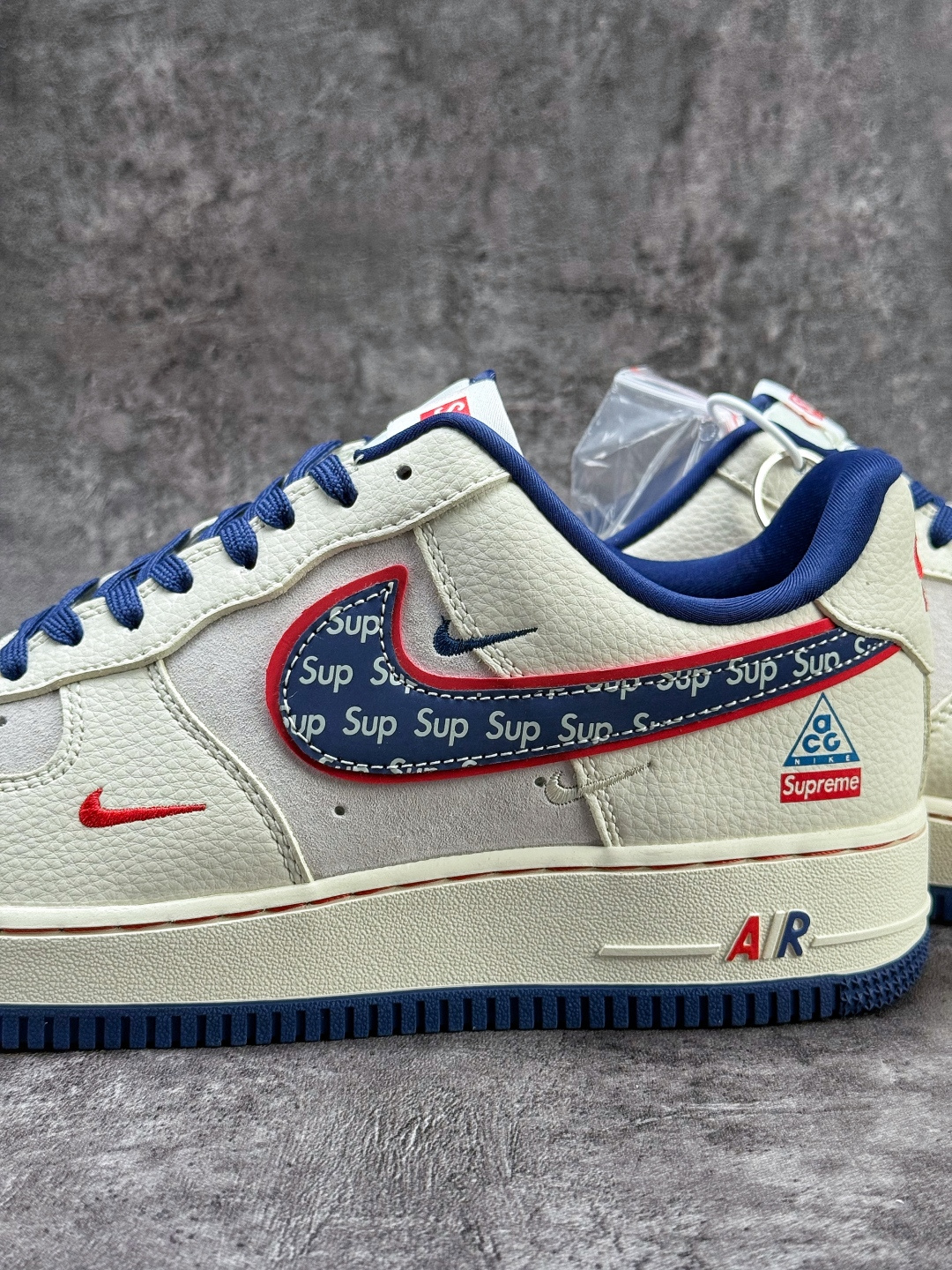 Nike Air Force 1 Low 07 x Superme 白灰蓝三小勾 DD1982-328-莆田鞋,莆田鞋货源,高仿鞋,高仿鞋货源,安福档口,莆田高仿鞋,莆田鞋批发,高仿鞋批发,莆田高仿运动鞋,高仿运动鞋,莆田运动鞋 Nike Air Force 1 Low 07 x Superme 白灰蓝三小勾 DD1982-328