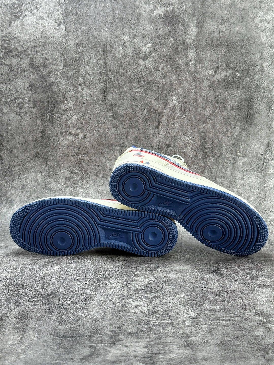 Nike Air Force 1 Low 07 x Superme 白灰蓝三小勾 DD1982-328-莆田鞋,莆田鞋货源,高仿鞋,高仿鞋货源,安福档口,莆田高仿鞋,莆田鞋批发,高仿鞋批发,莆田高仿运动鞋,高仿运动鞋,莆田运动鞋 Nike Air Force 1 Low 07 x Superme 白灰蓝三小勾 DD1982-328