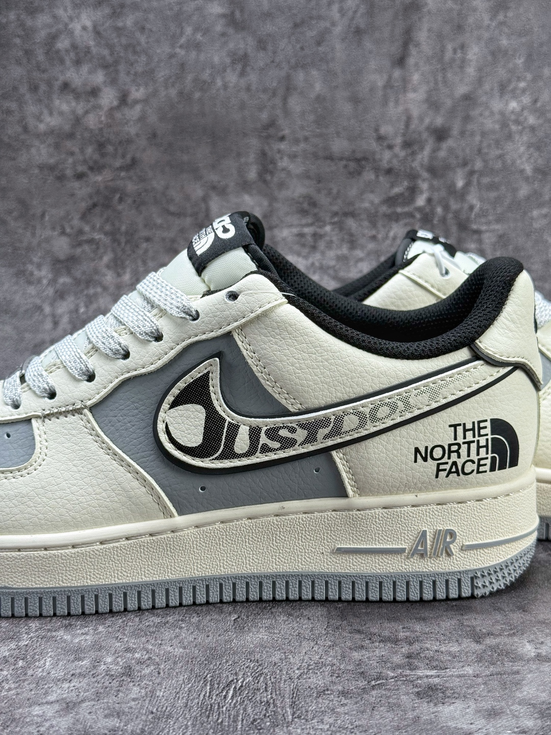 Nike Air Force 1 Low 07 x The North Face 白灰满天星 JP8028-066-莆田鞋,莆田鞋货源,高仿鞋,高仿鞋货源,安福档口,莆田高仿鞋,莆田鞋批发,高仿鞋批发,莆田高仿运动鞋,高仿运动鞋,莆田运动鞋 Nike Air Force 1 Low 07 x The North Face 白灰满天星 JP8028-066