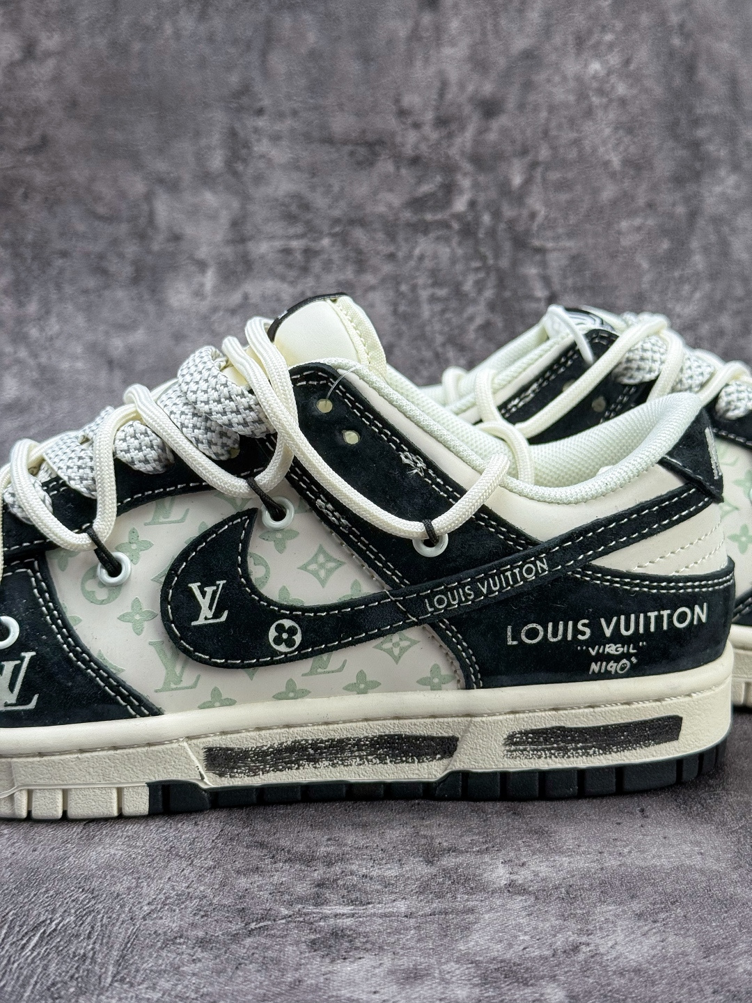 Nike SB Dunk Low x Louis Vuitton 黑白满天星 CX5050-Y32-莆田鞋,莆田鞋货源,高仿鞋,高仿鞋货源,安福档口,莆田高仿鞋,莆田鞋批发,高仿鞋批发,莆田高仿运动鞋,高仿运动鞋,莆田运动鞋 Nike SB Dunk Low x Louis Vuitton 黑白满天星 CX5050-Y32