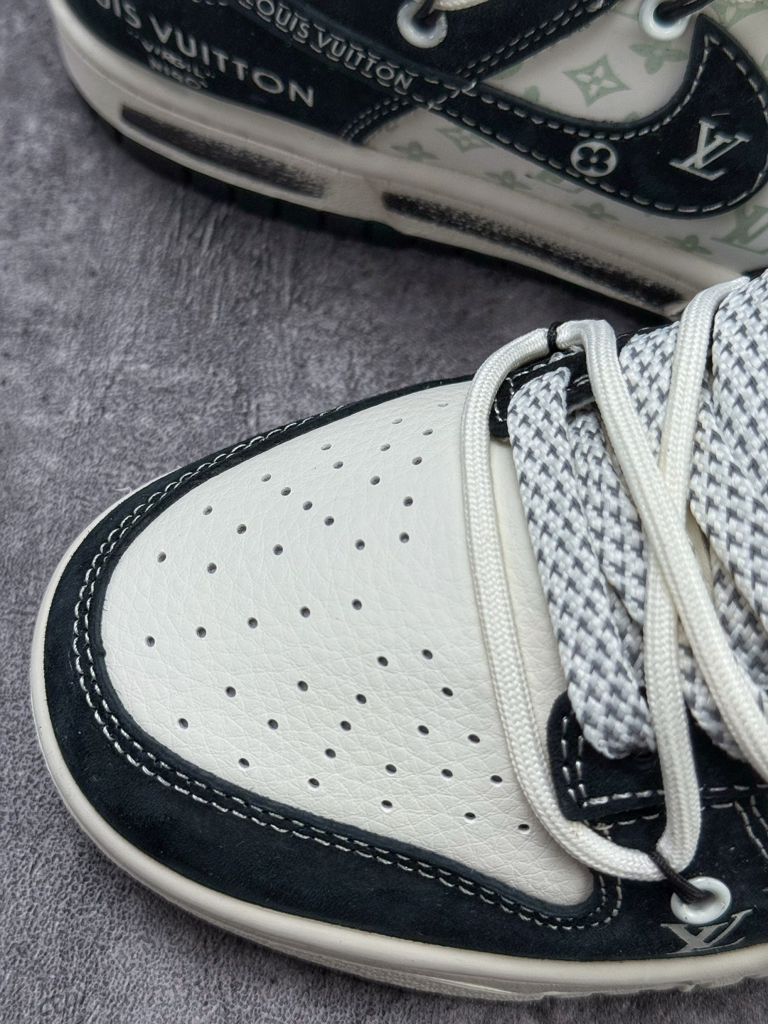 Nike SB Dunk Low x Louis Vuitton 黑白满天星 CX5050-Y32-莆田鞋,莆田鞋货源,高仿鞋,高仿鞋货源,安福档口,莆田高仿鞋,莆田鞋批发,高仿鞋批发,莆田高仿运动鞋,高仿运动鞋,莆田运动鞋 Nike SB Dunk Low x Louis Vuitton 黑白满天星 CX5050-Y32