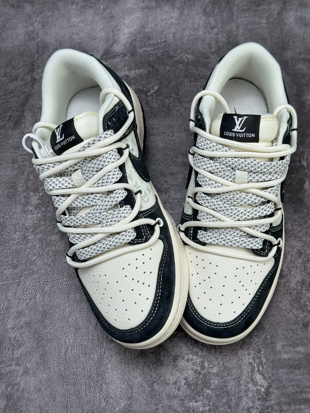 Nike SB Dunk Low x Louis Vuitton 黑白满天星 CX5050-Y32-莆田鞋,莆田鞋货源,高仿鞋,高仿鞋货源,安福档口,莆田高仿鞋,莆田鞋批发,高仿鞋批发,莆田高仿运动鞋,高仿运动鞋,莆田运动鞋 Nike SB Dunk Low x Louis Vuitton 黑白满天星 CX5050-Y32