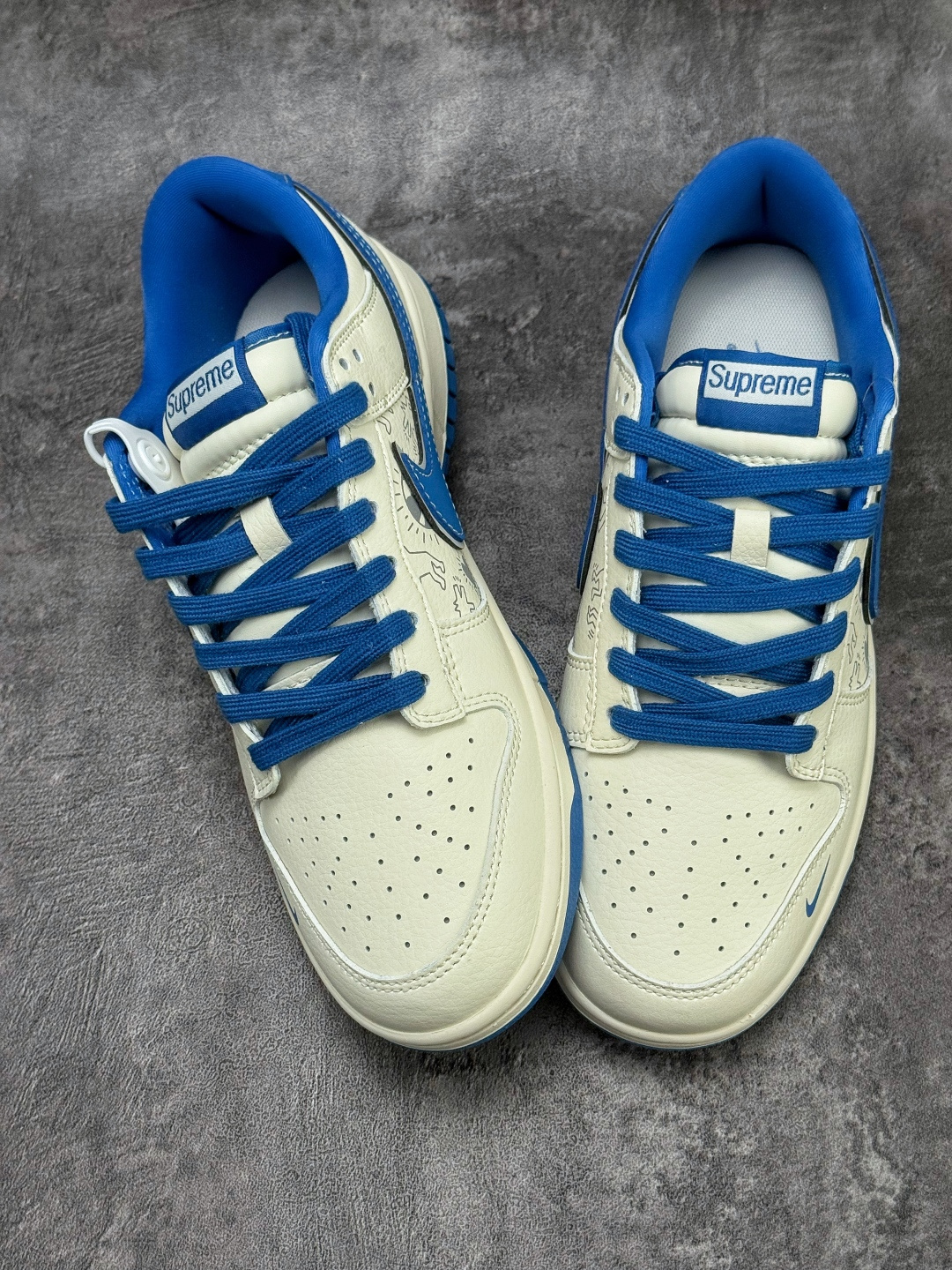 Nike SB Dunk Low x Supreme 白蓝小勾 XD1588-237