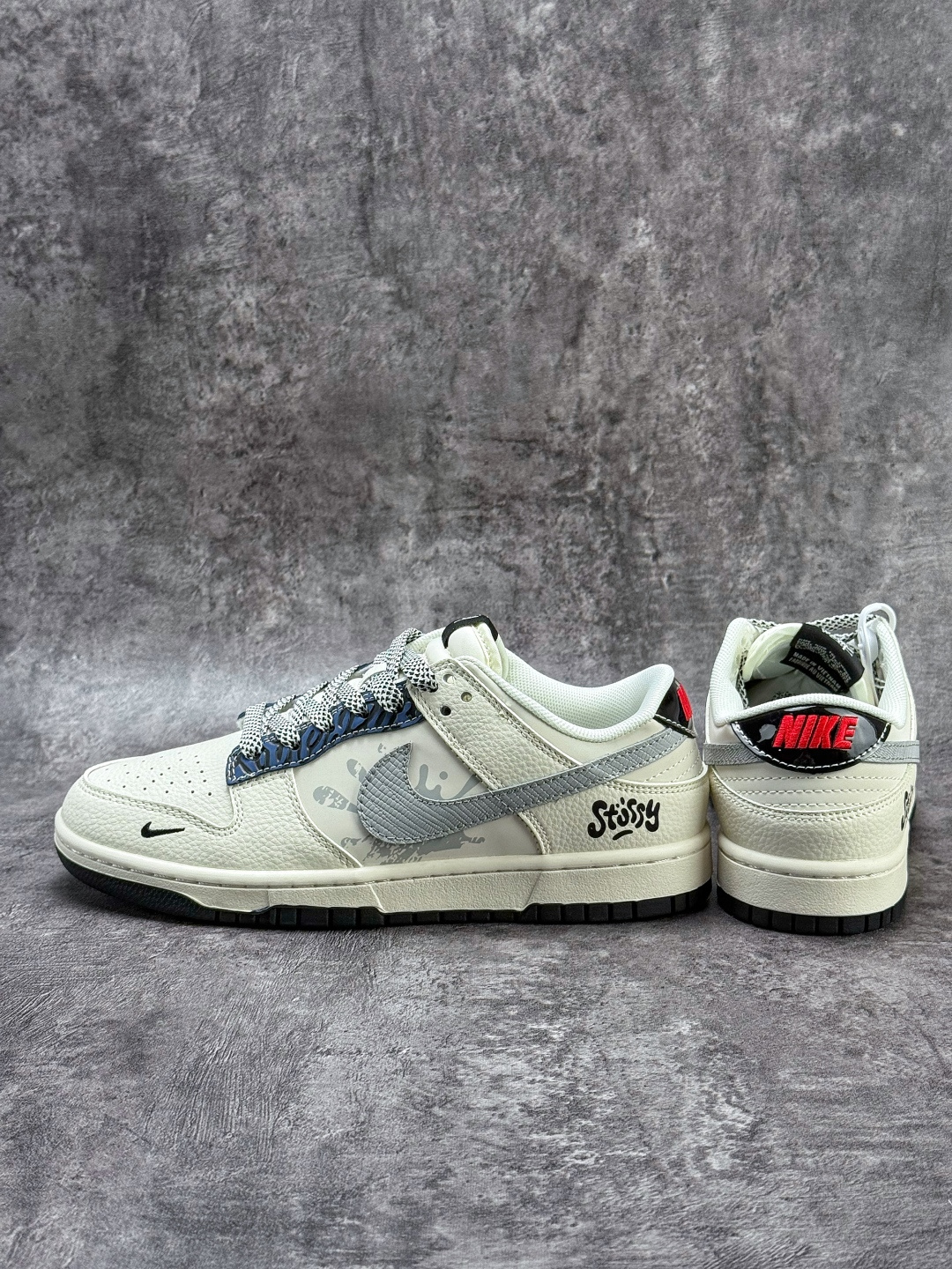 Nike SB Dunk Low x Stussy 白灰小勾满天星 XS6089-632-莆田鞋,莆田鞋货源,高仿鞋,高仿鞋货源,安福档口,莆田高仿鞋,莆田鞋批发,高仿鞋批发,莆田高仿运动鞋,高仿运动鞋,莆田运动鞋 Nike SB Dunk Low x Stussy 白灰小勾满天星 XS6089-632