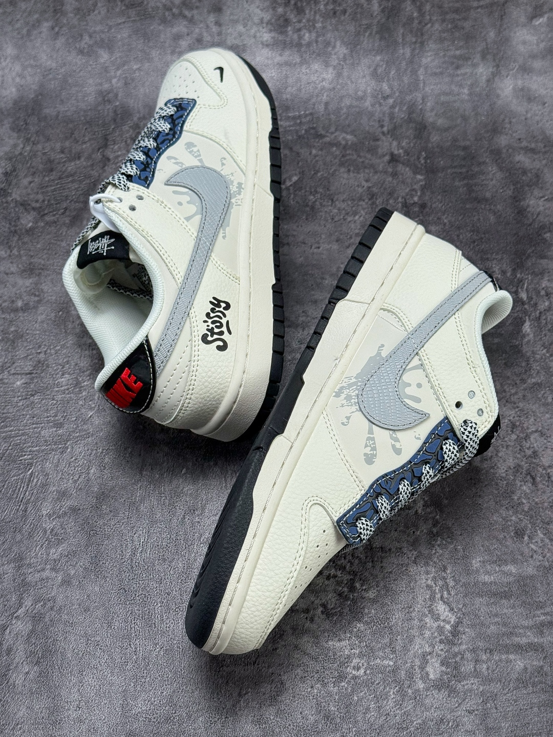 Nike SB Dunk Low x Stussy 白灰小勾满天星 XS6089-632-莆田鞋,莆田鞋货源,高仿鞋,高仿鞋货源,安福档口,莆田高仿鞋,莆田鞋批发,高仿鞋批发,莆田高仿运动鞋,高仿运动鞋,莆田运动鞋 Nike SB Dunk Low x Stussy 白灰小勾满天星 XS6089-632