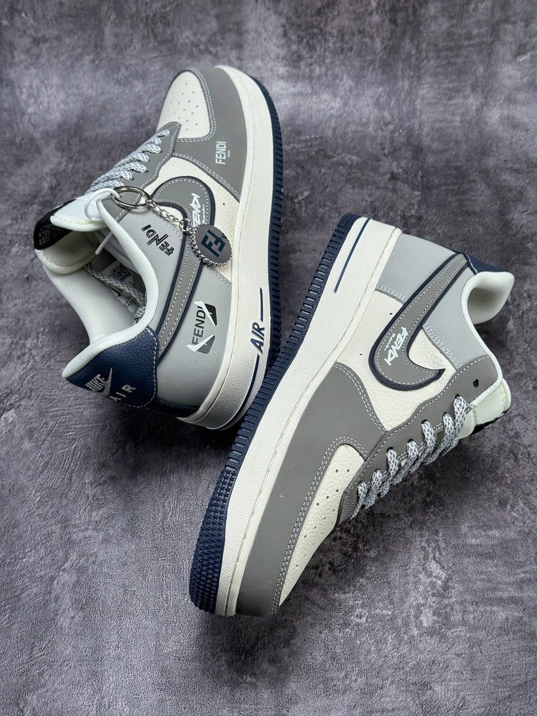 Nike Air Force 1 Low 07 x Fendi 灰白满天星 DF0188-110-莆田鞋,莆田鞋货源,高仿鞋,高仿鞋货源,安福档口,莆田高仿鞋,莆田鞋批发,高仿鞋批发,莆田高仿运动鞋,高仿运动鞋,莆田运动鞋 Nike Air Force 1 Low 07 x Fendi 灰白满天星 DF0188-110