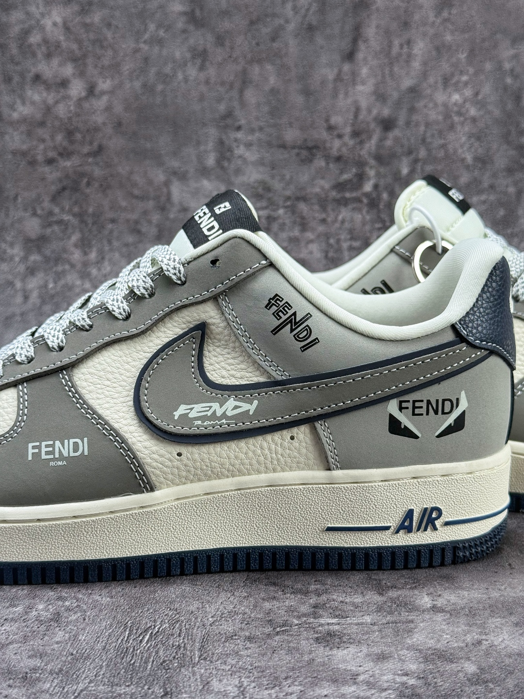 Nike Air Force 1 Low 07 x Fendi 灰白满天星 DF0188-110-莆田鞋,莆田鞋货源,高仿鞋,高仿鞋货源,安福档口,莆田高仿鞋,莆田鞋批发,高仿鞋批发,莆田高仿运动鞋,高仿运动鞋,莆田运动鞋 Nike Air Force 1 Low 07 x Fendi 灰白满天星 DF0188-110
